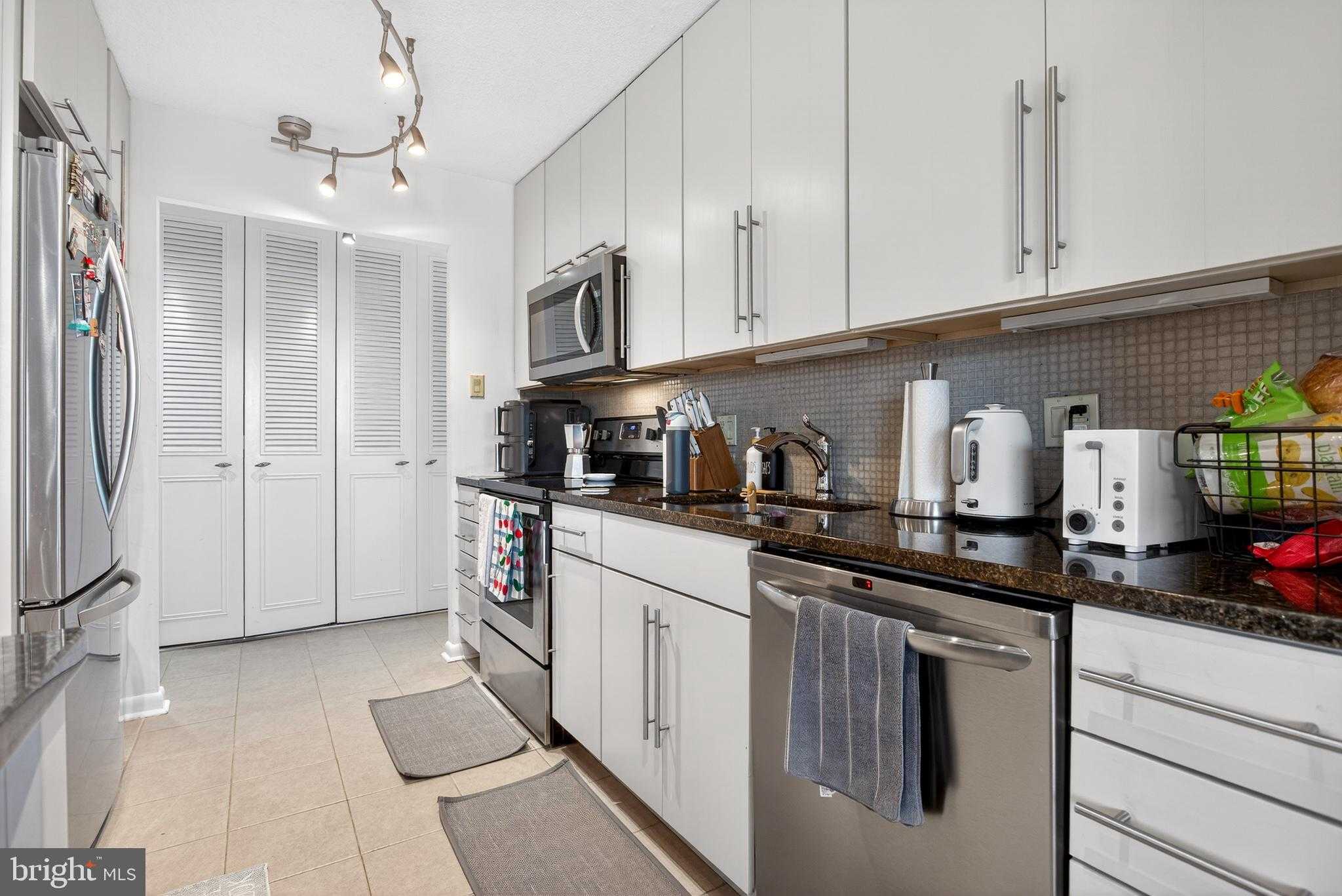 1001 City Ave # E609 photo 26