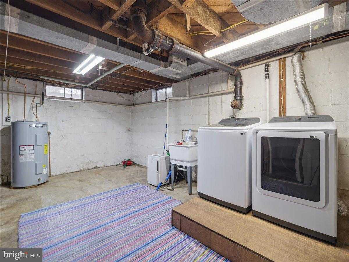 1241 S Main St photo 24