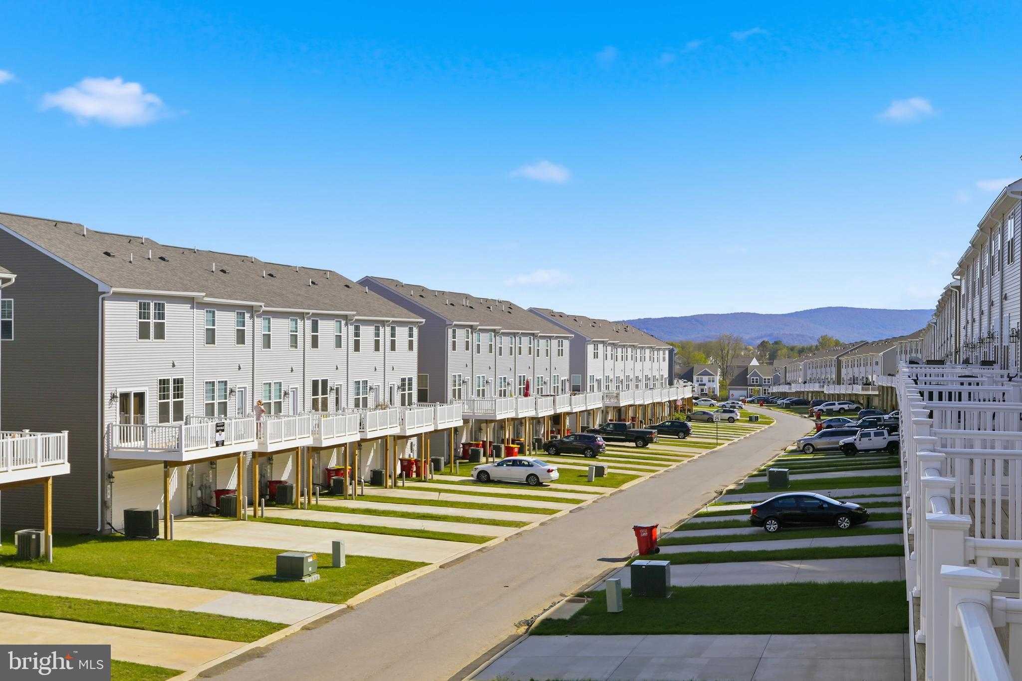 348 Anthem St photo 33