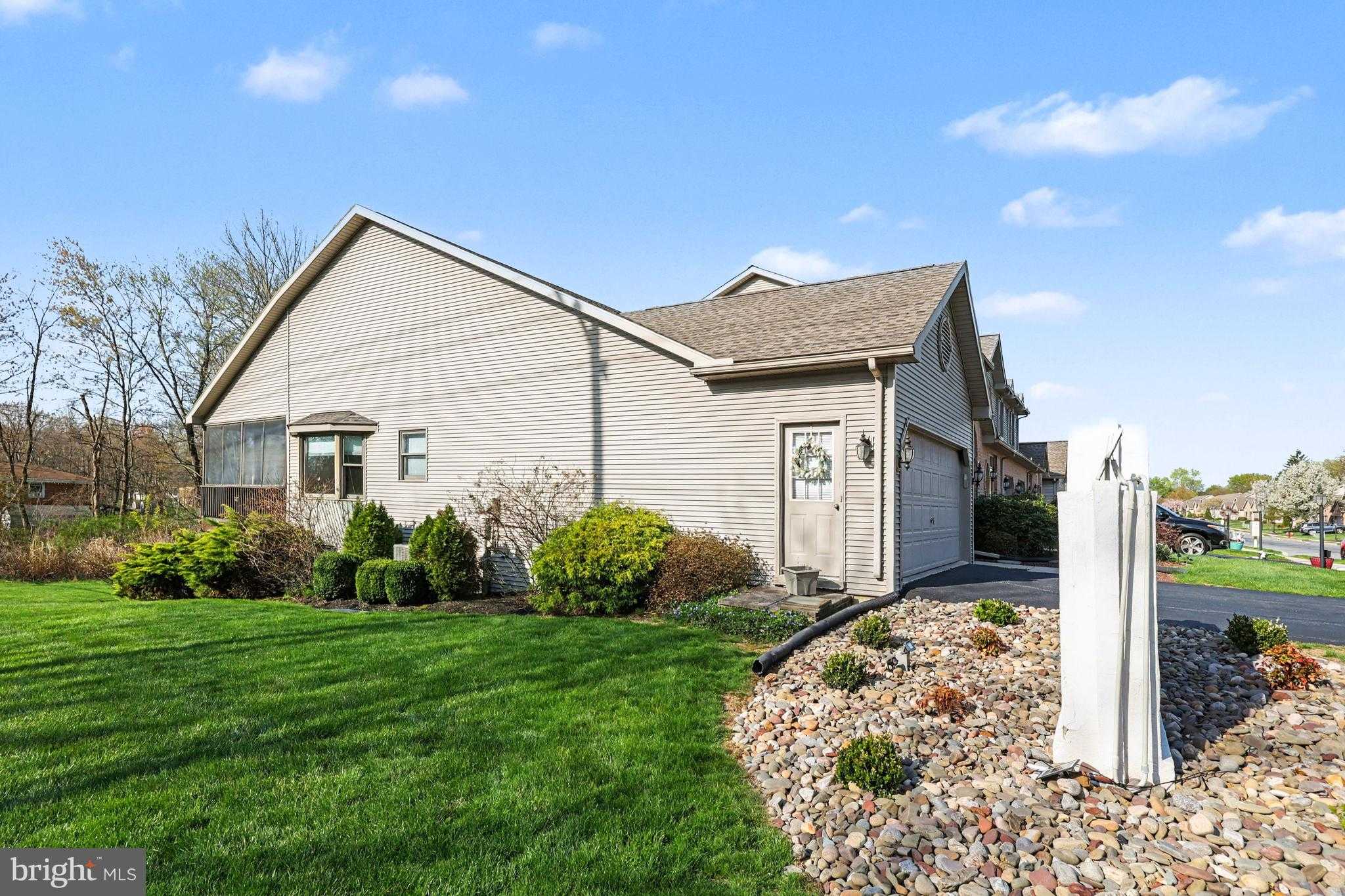 6401 Whisper Wood Ln photo 4