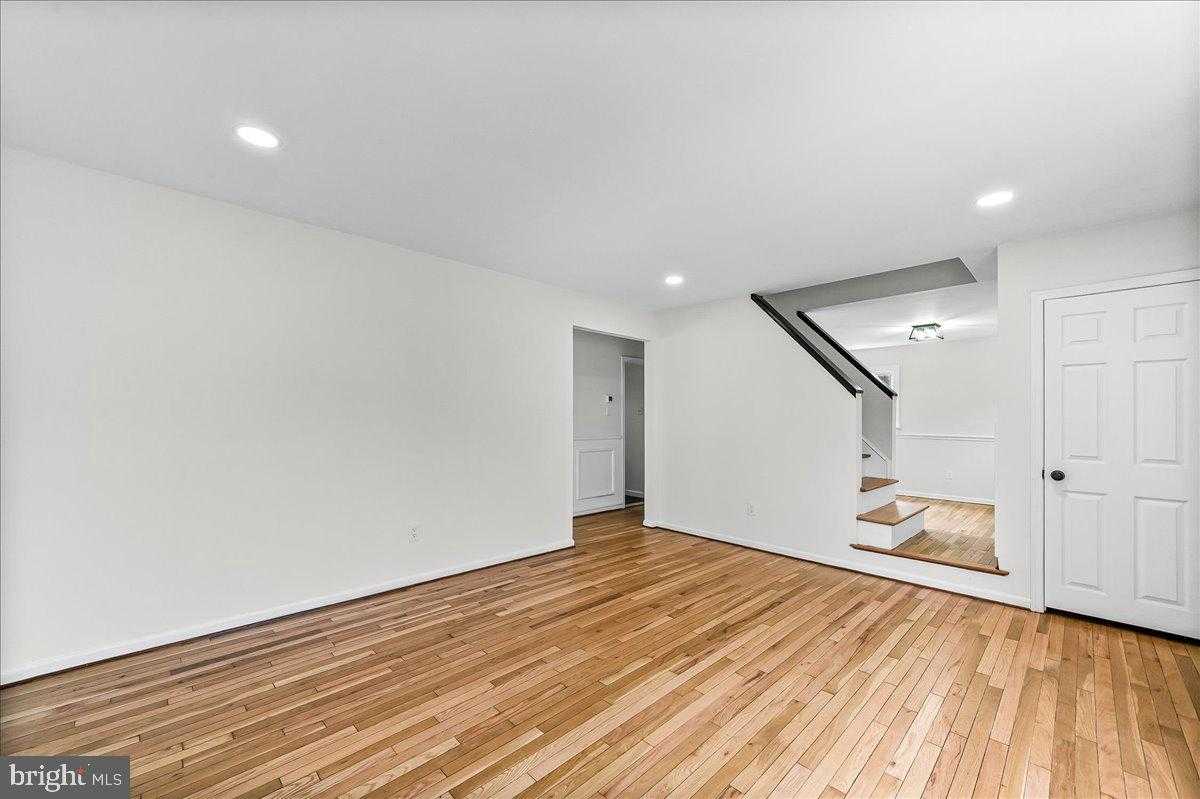 1821 Plum St photo 5