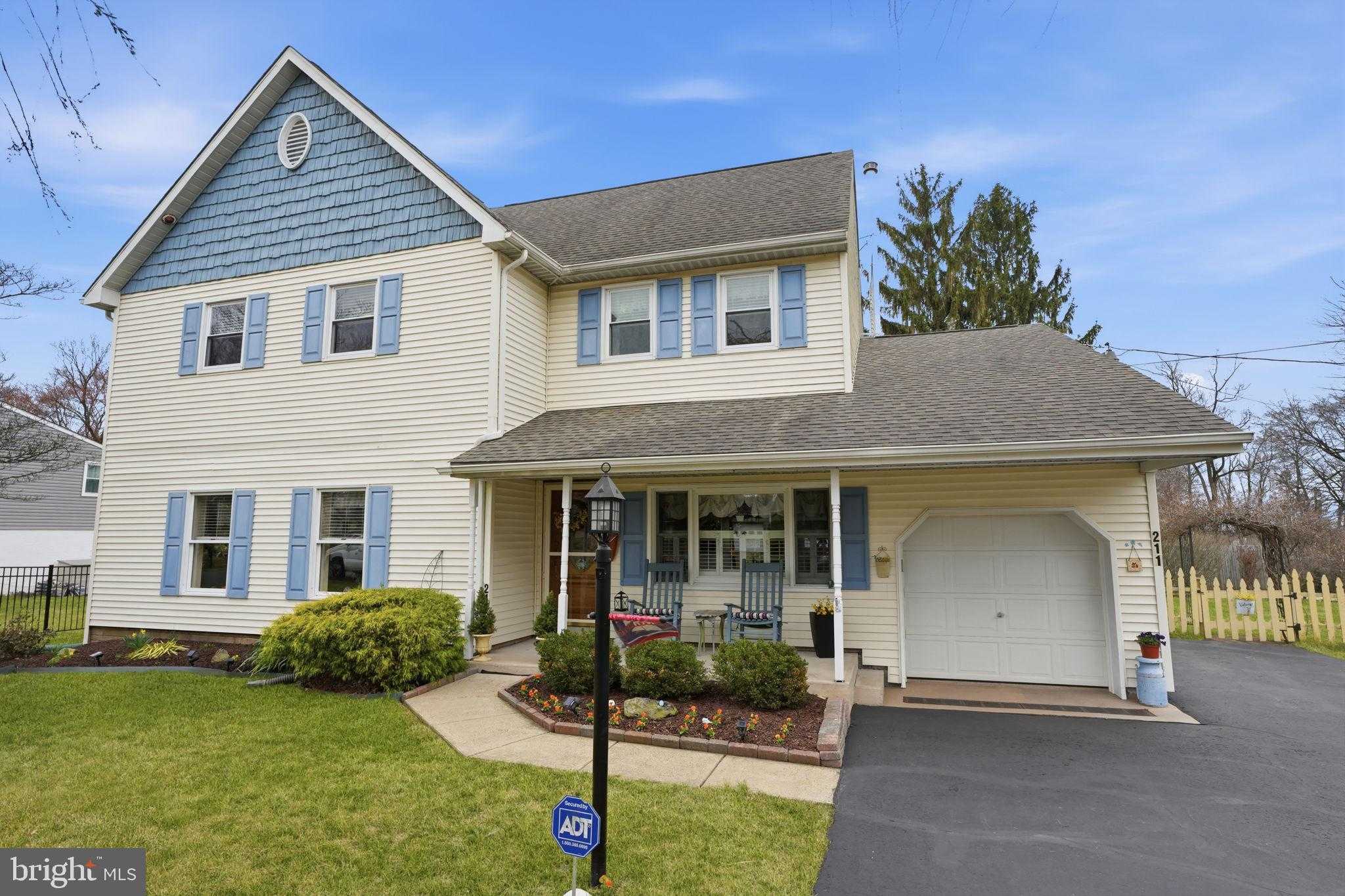 211 Longview Ave photo 3