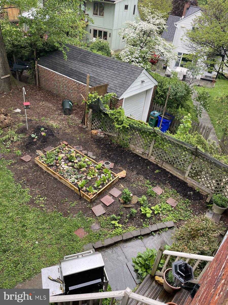 8306 Queen Annes Dr photo 22