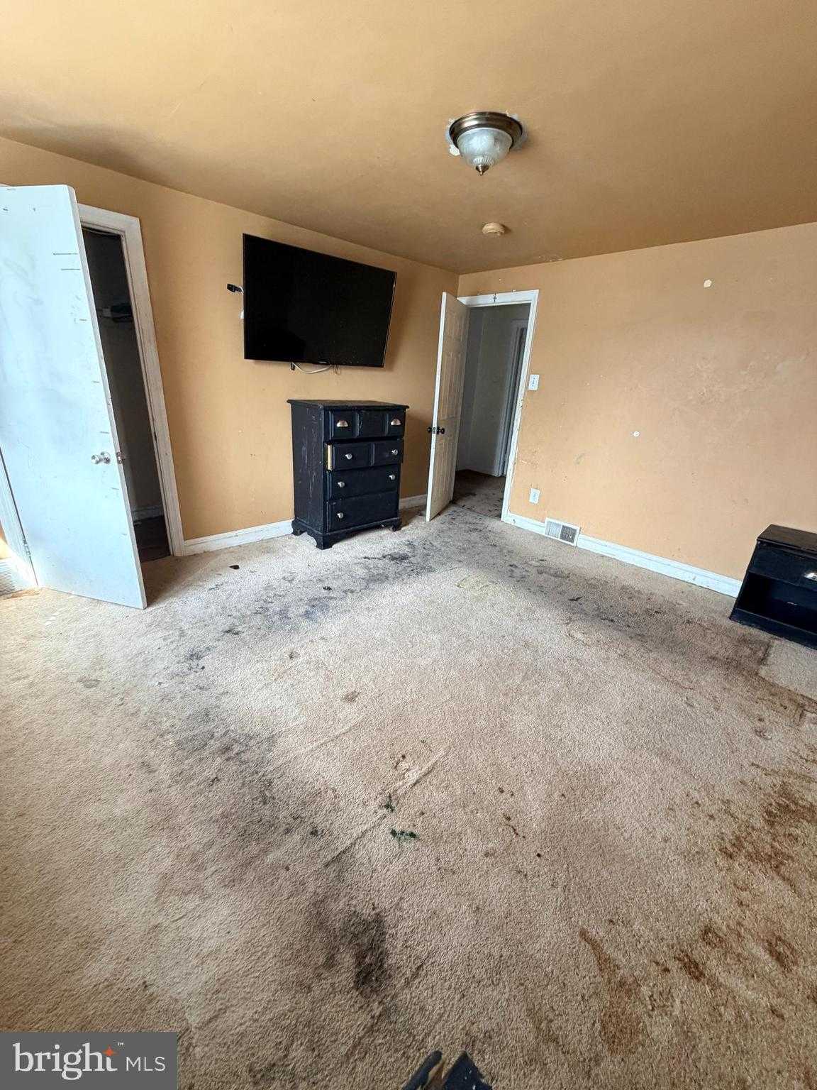 327 W 21st St photo 13