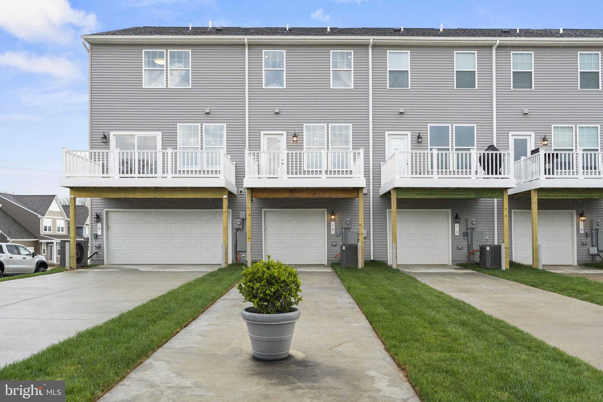 368 Anthem St photo 3