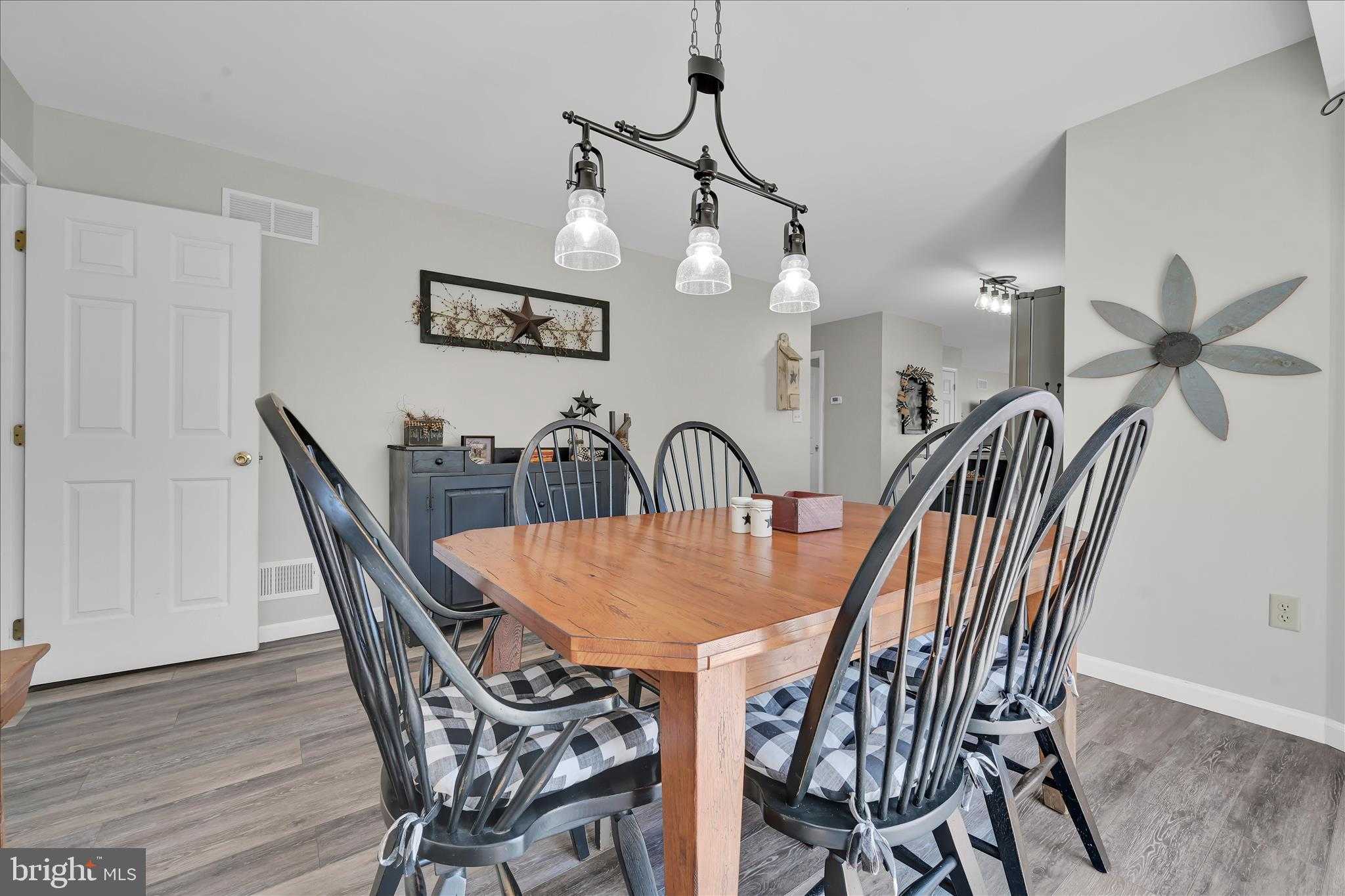 111 Holly Rd photo 14