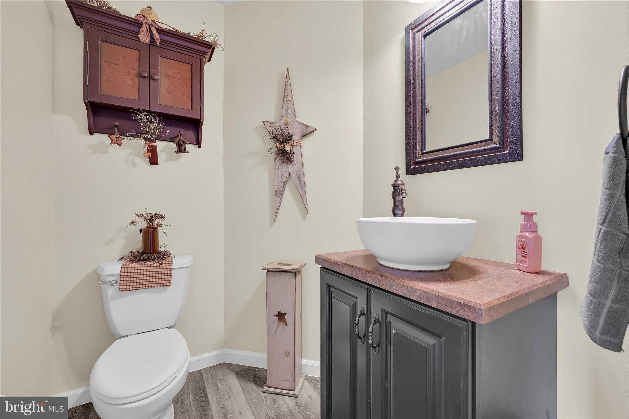 111 Holly Rd photo 40