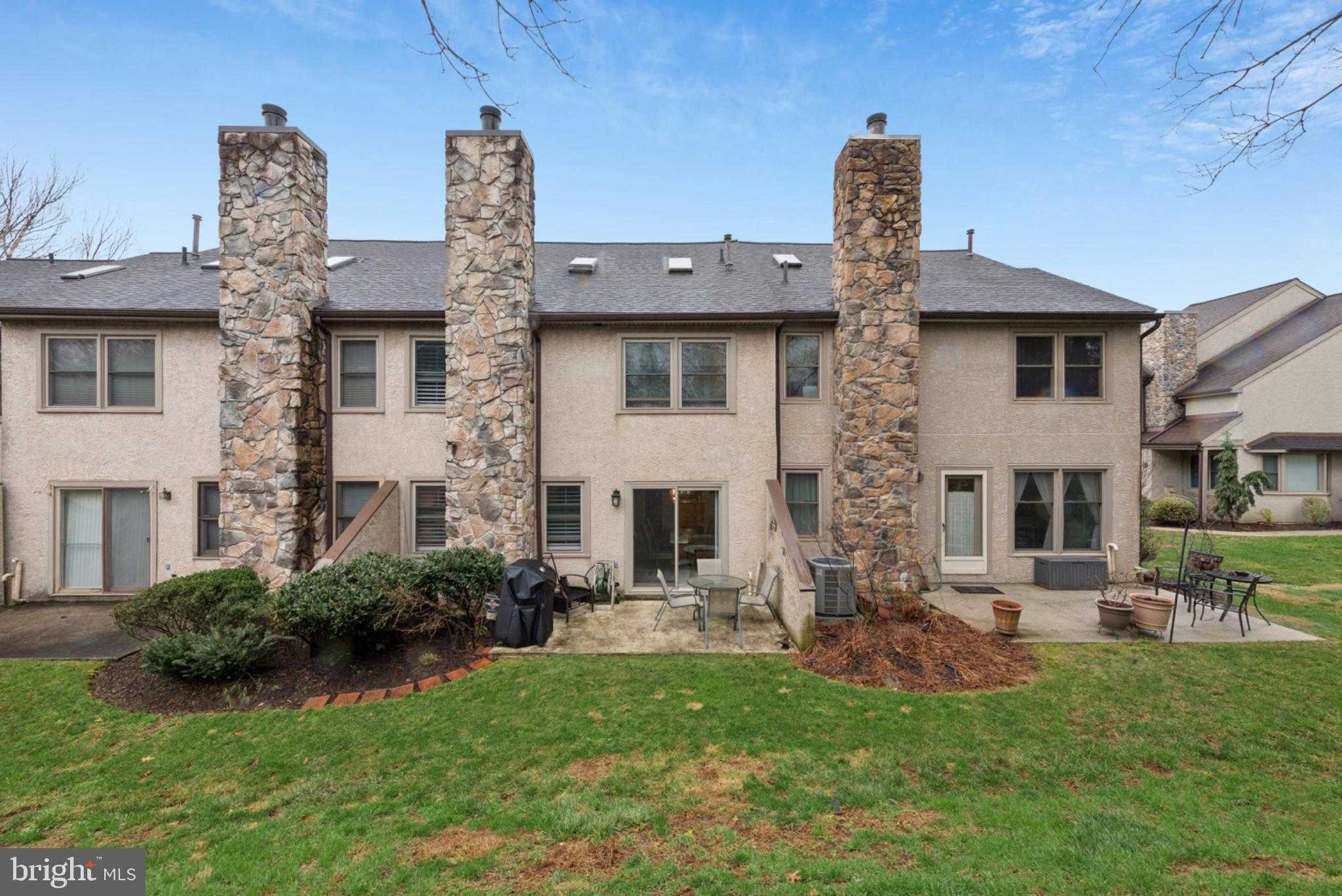 56 Woodstream Dr photo 3