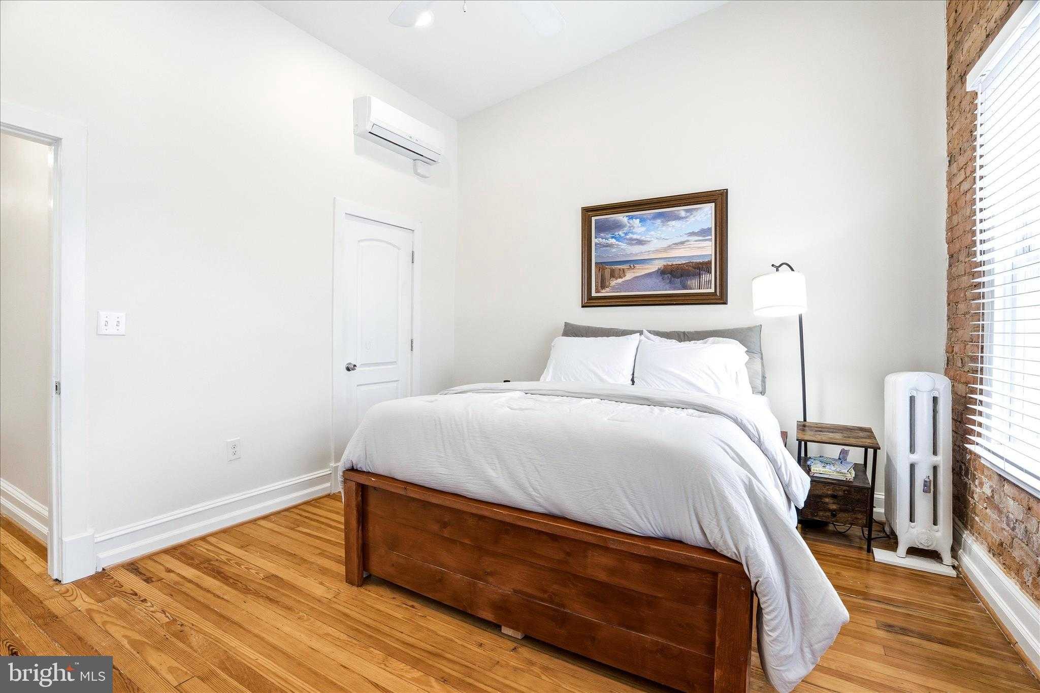 205 E 4th St photo 14