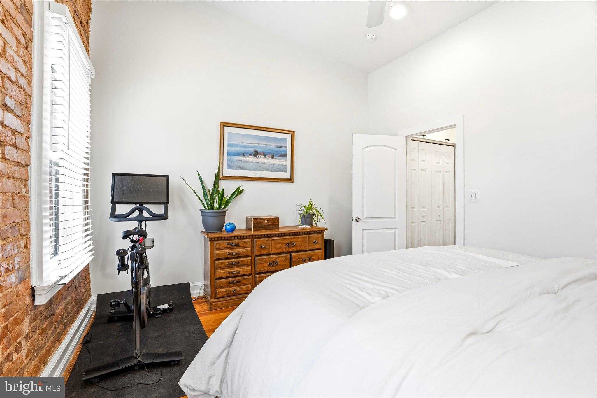 205 E 4th St photo 15