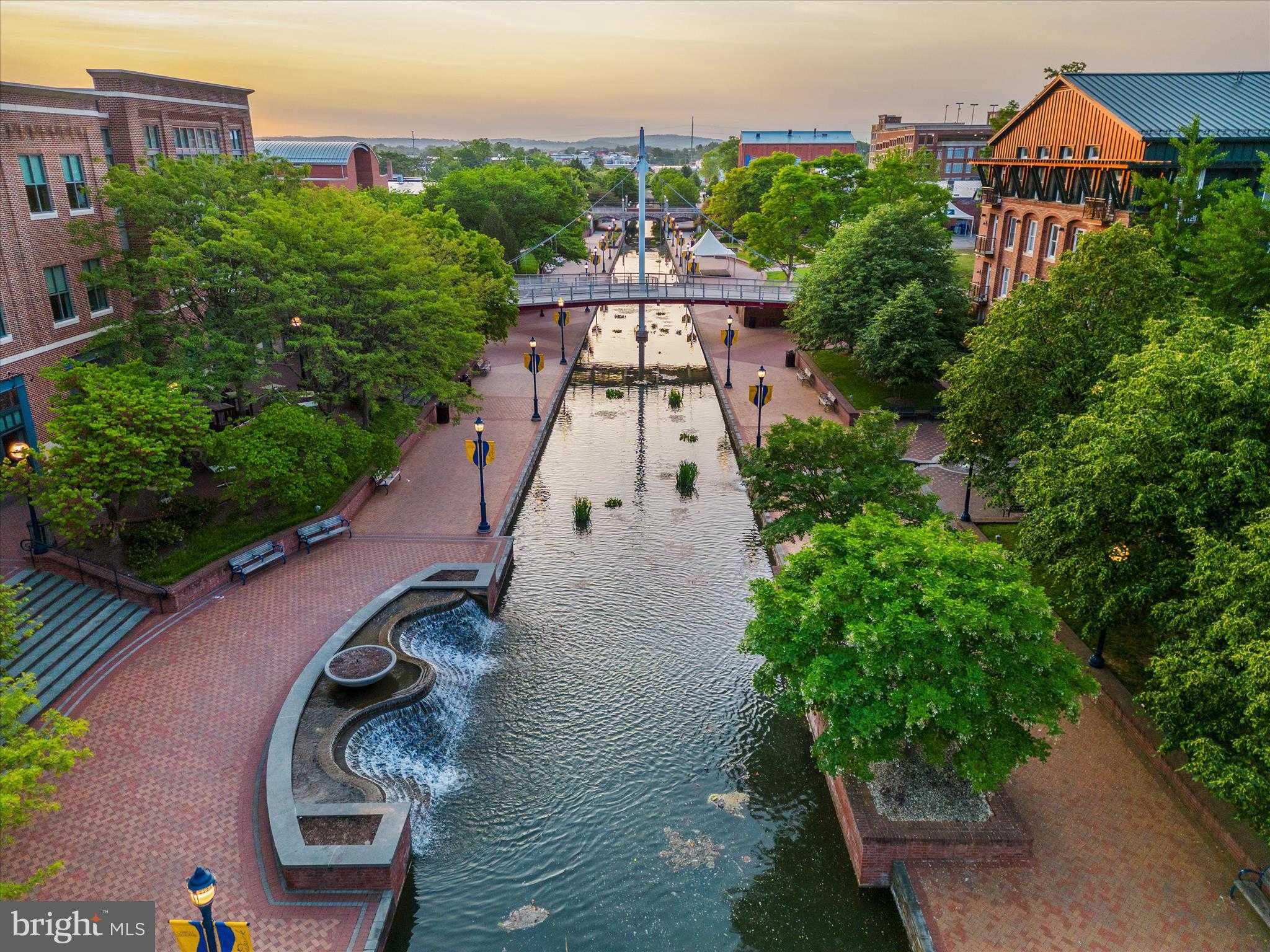 205 E 4th St photo 36