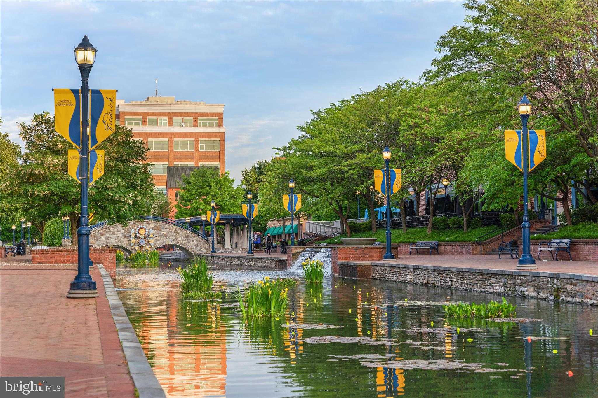 205 E 4th St photo 38