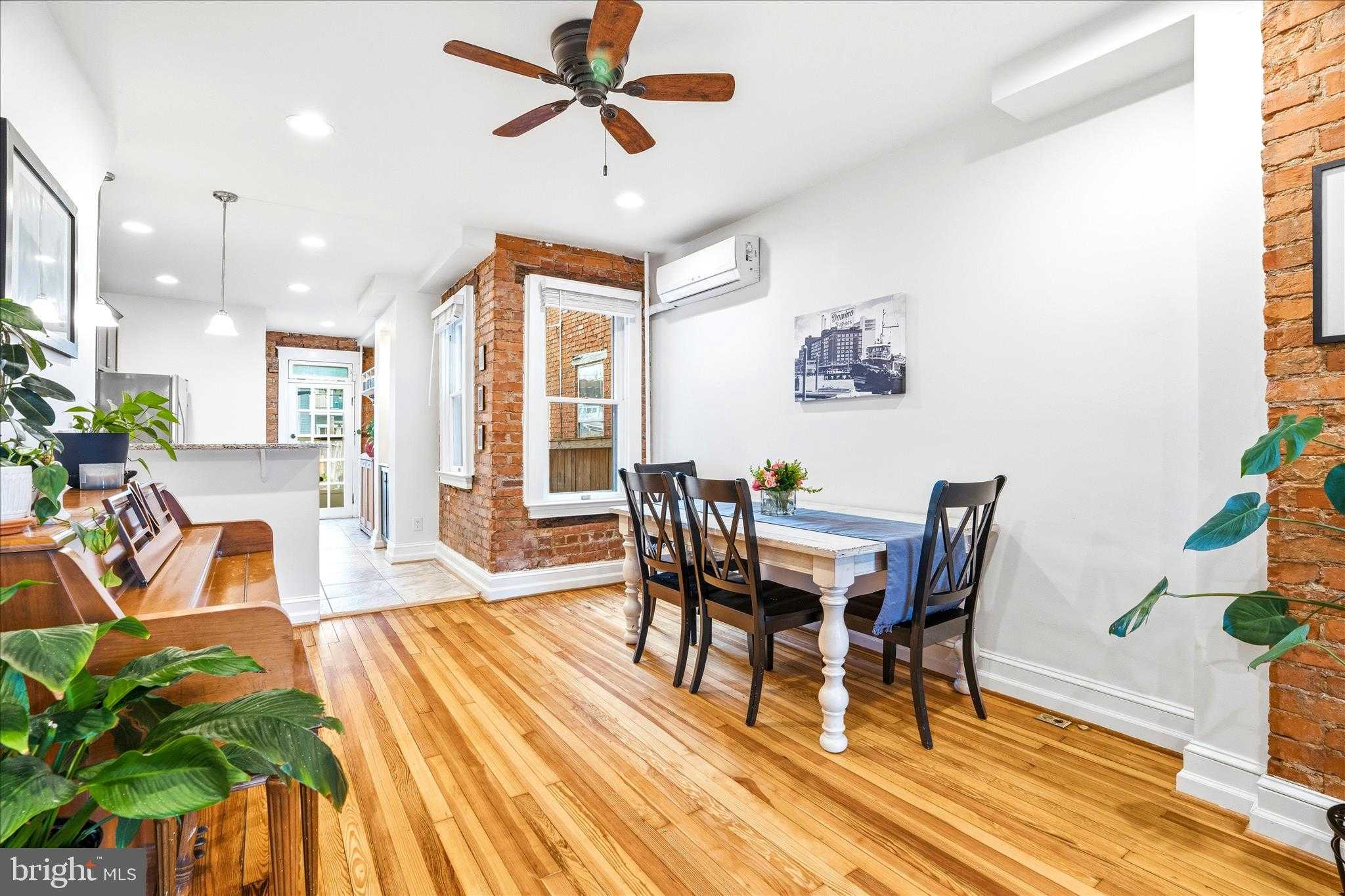 205 E 4th St photo 5