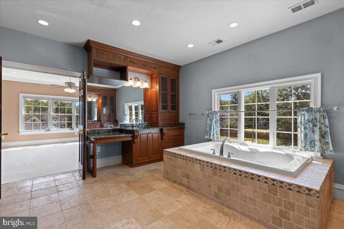 8813 Oak Leaf Dr photo 37