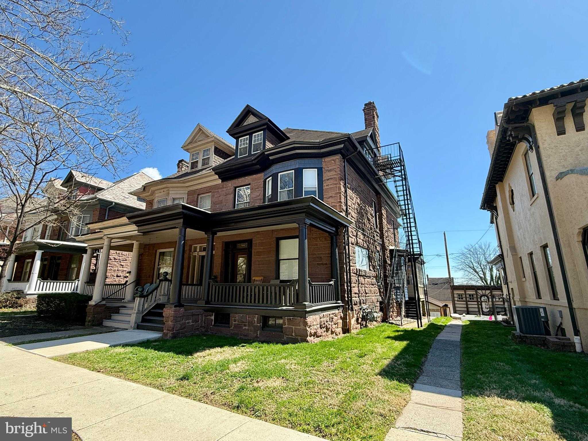 808 E High St photo 2