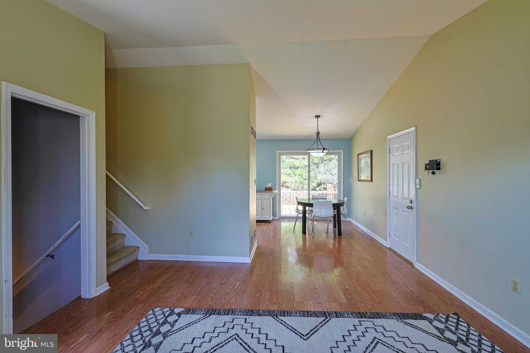 6104 Locust Ln photo 4