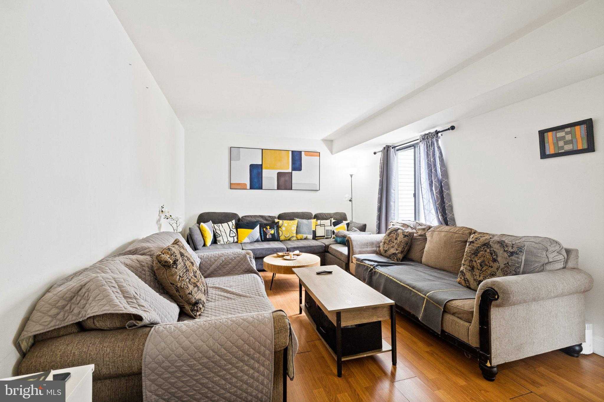 96 Nina CT # 193 photo 3