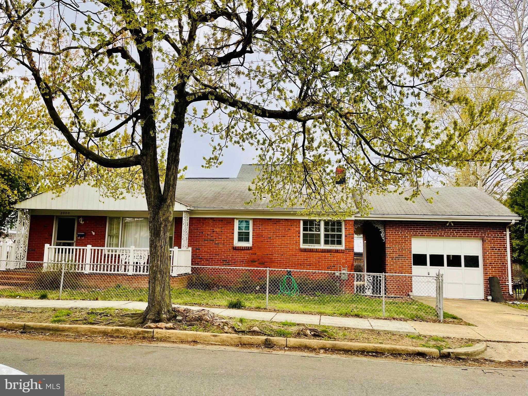 2000 LA Grande Ave, Alexandria