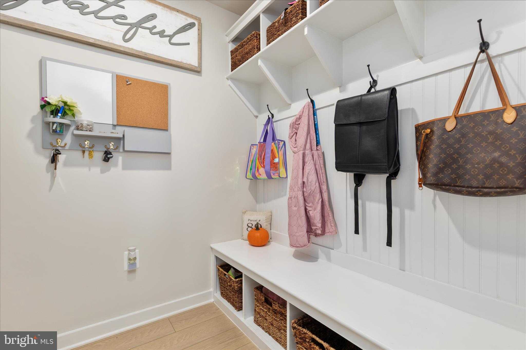 423 Meadow Creek Dr photo 21