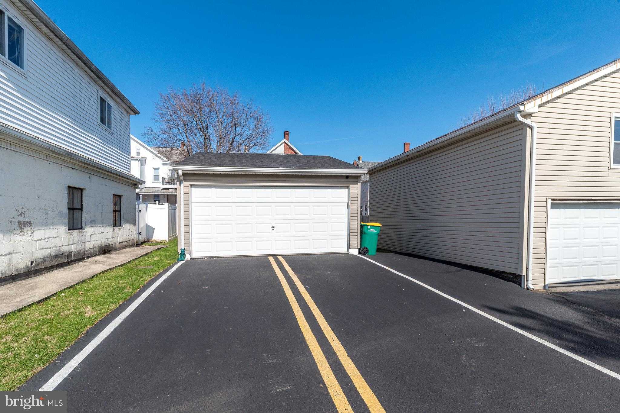 118 E 6th St photo 20