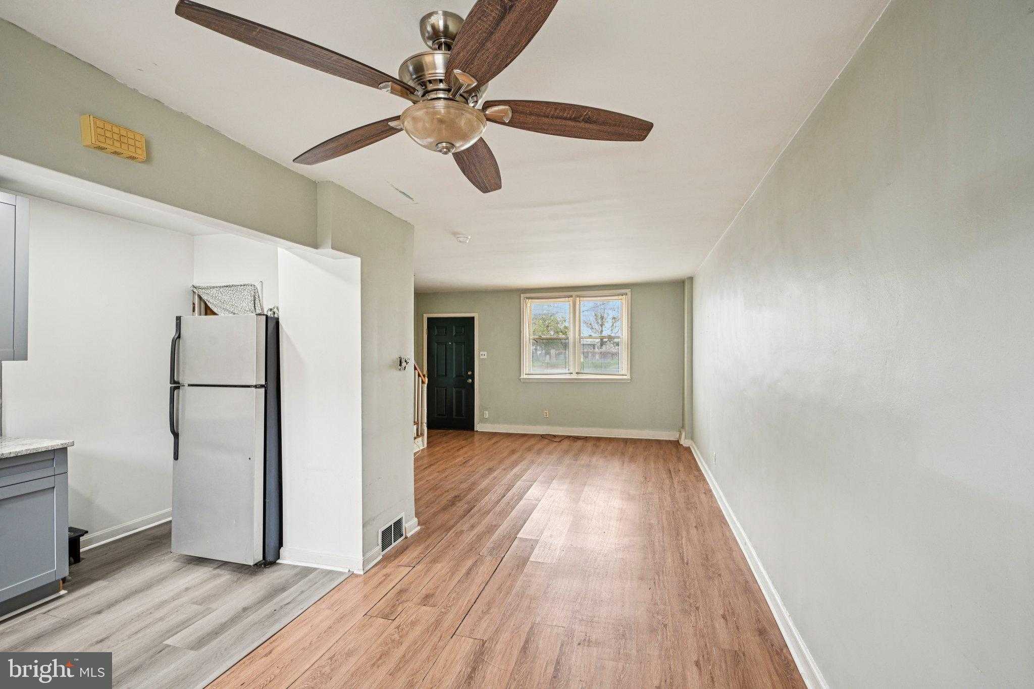 1038 E Howell St photo 8