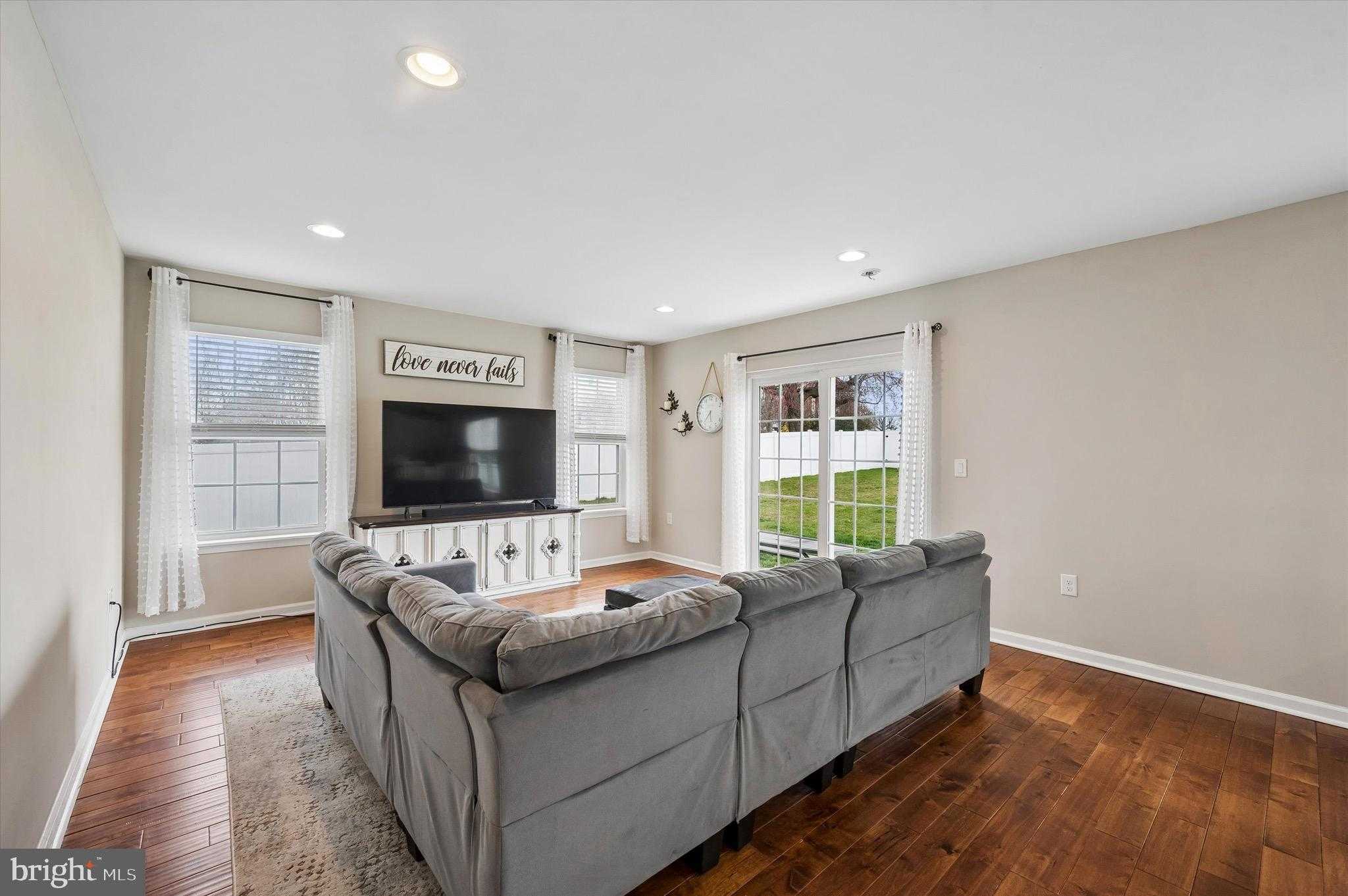 311 W Brookhaven Rd photo 9