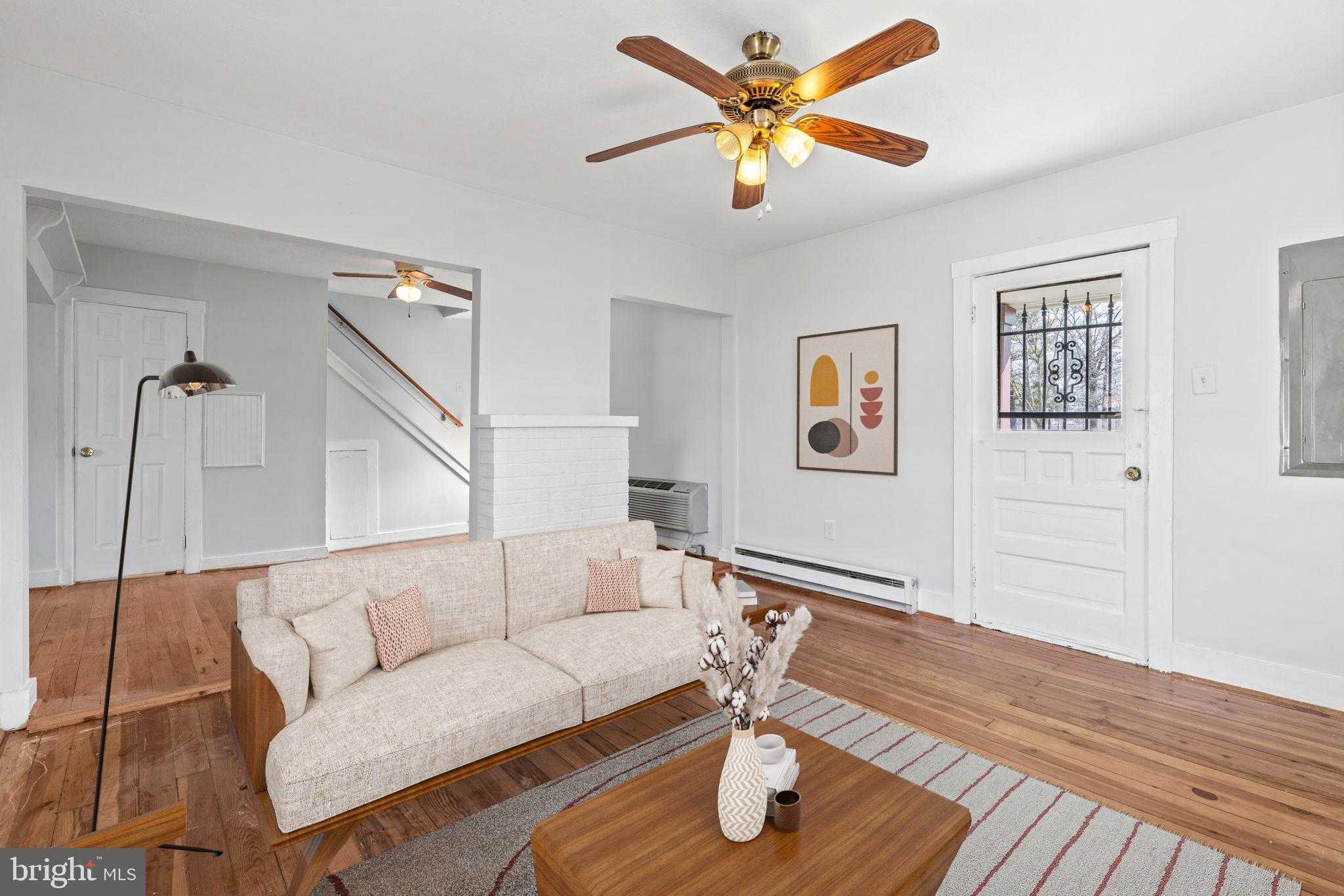 822 N Commerce Ave photo 3