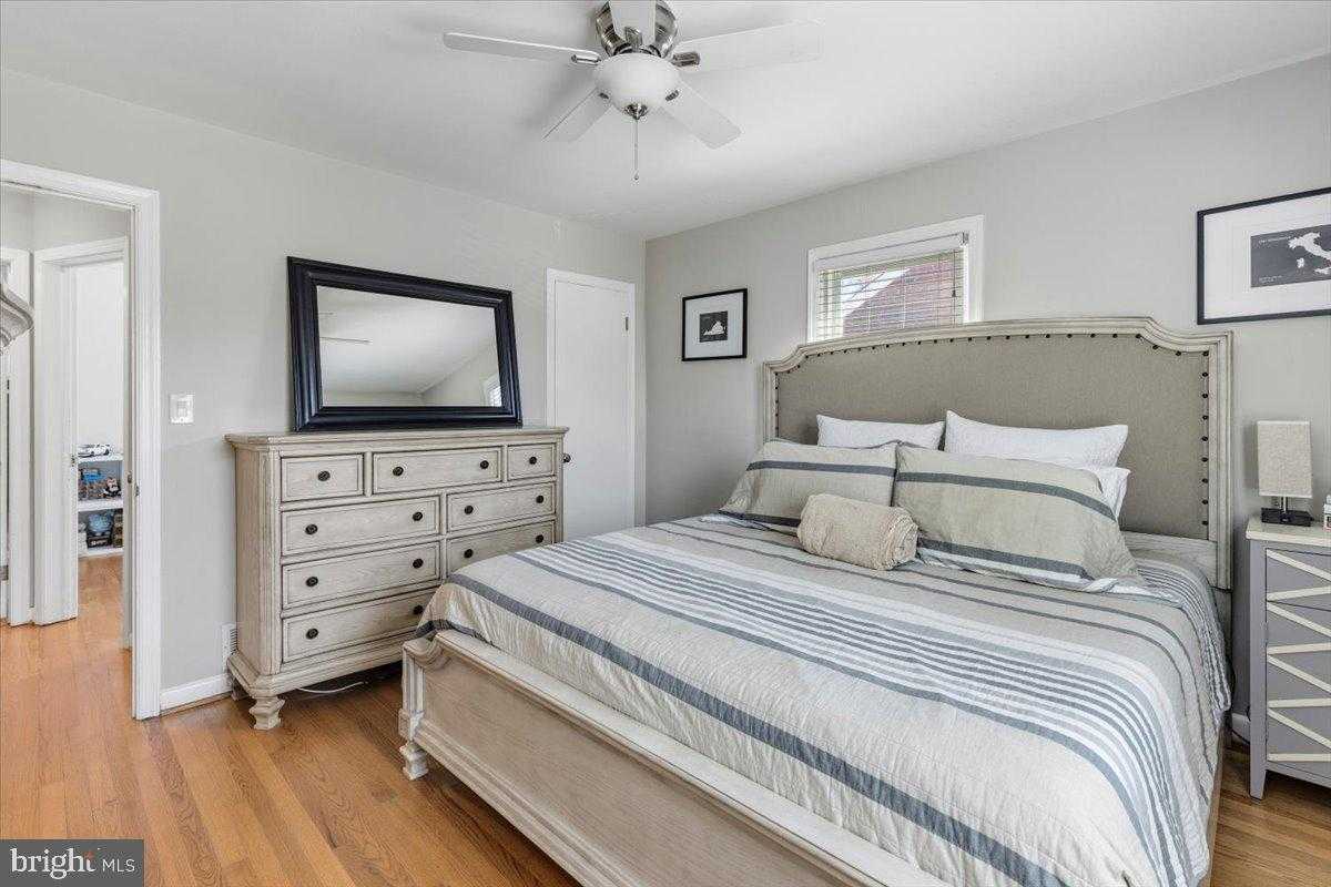 411 S Veitch St photo 22