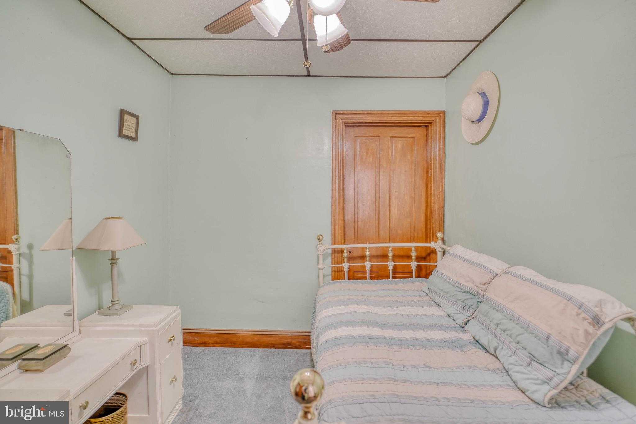 1918 E Lehigh Ave photo 27