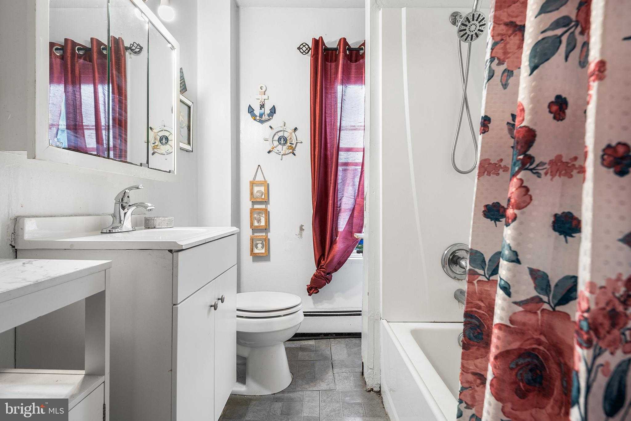 707 E 5th St photo 16