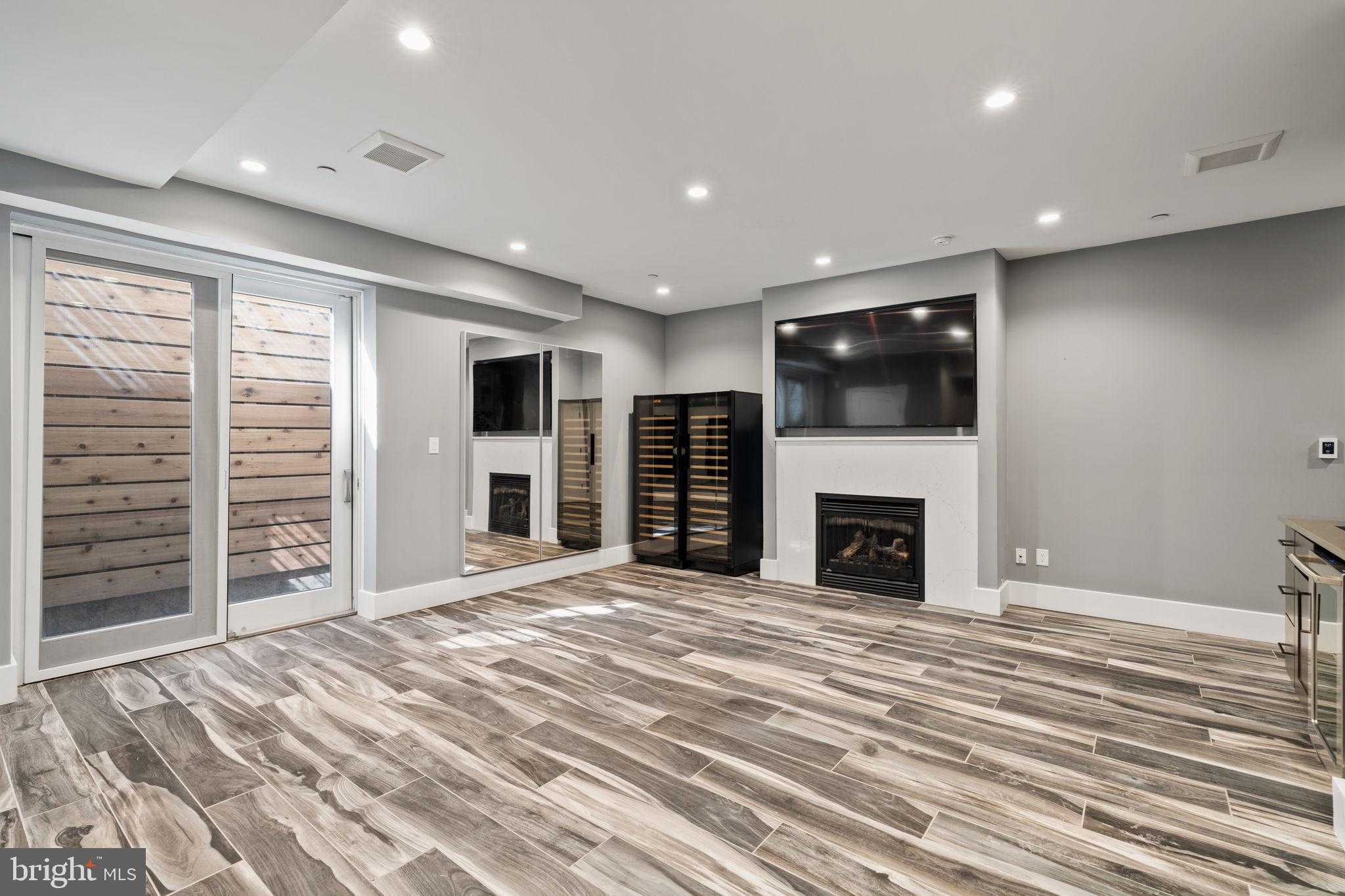 519 Bainbridge St Apt A photo 41