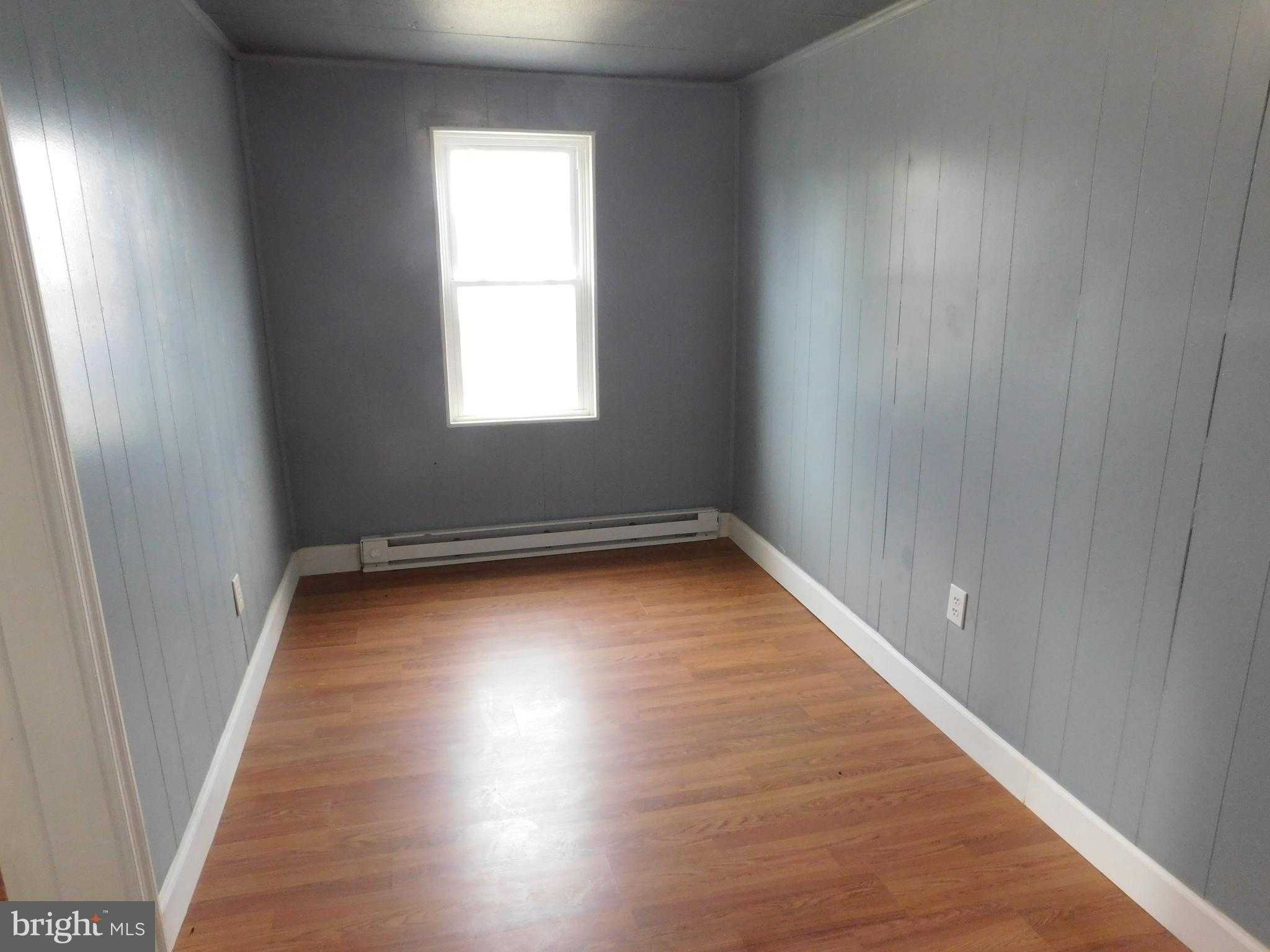 402 S Main St photo 13