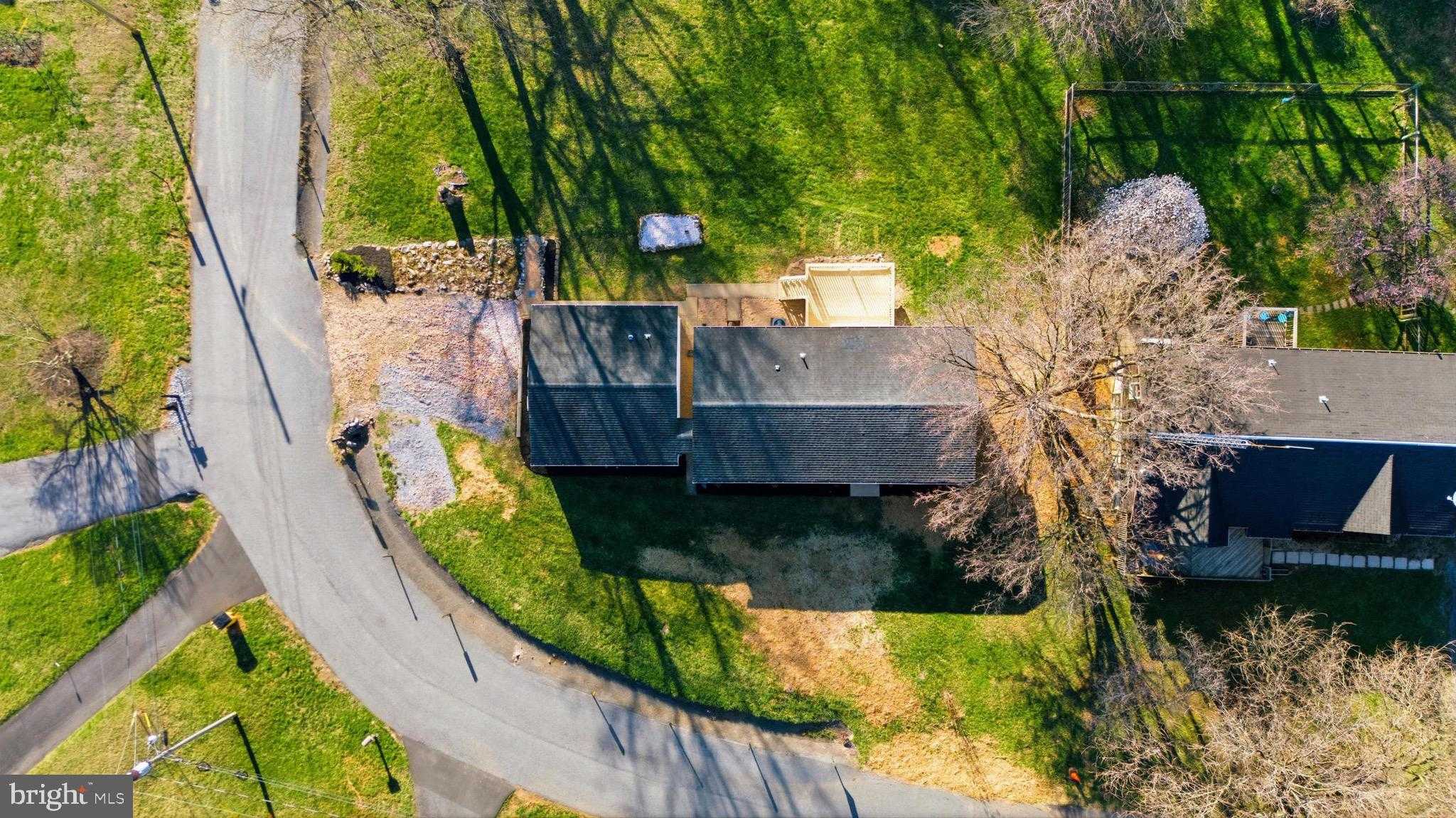 39 Nightingale Ln photo 58