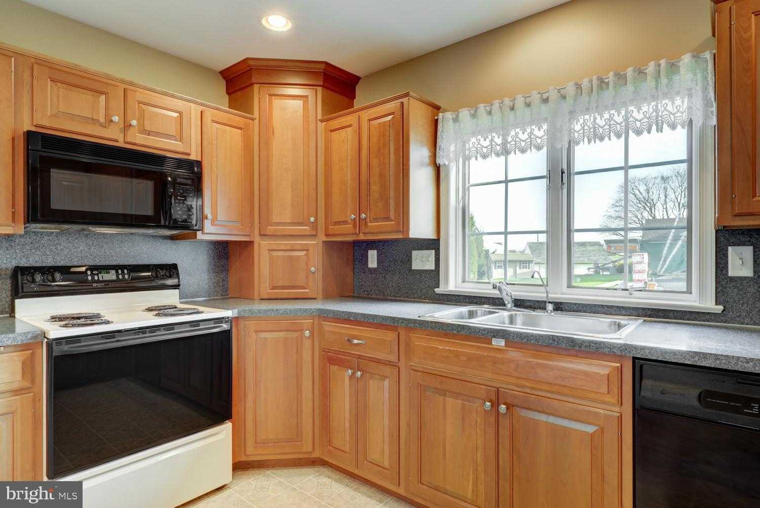 12 Buckingham Ln photo 24