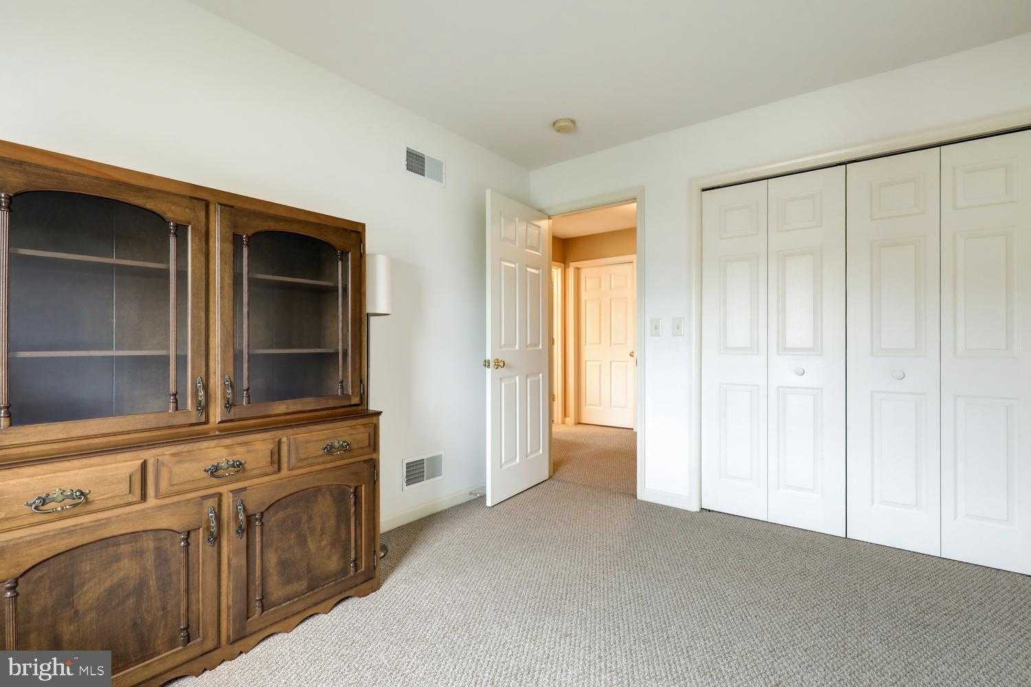 12 Buckingham Ln photo 39