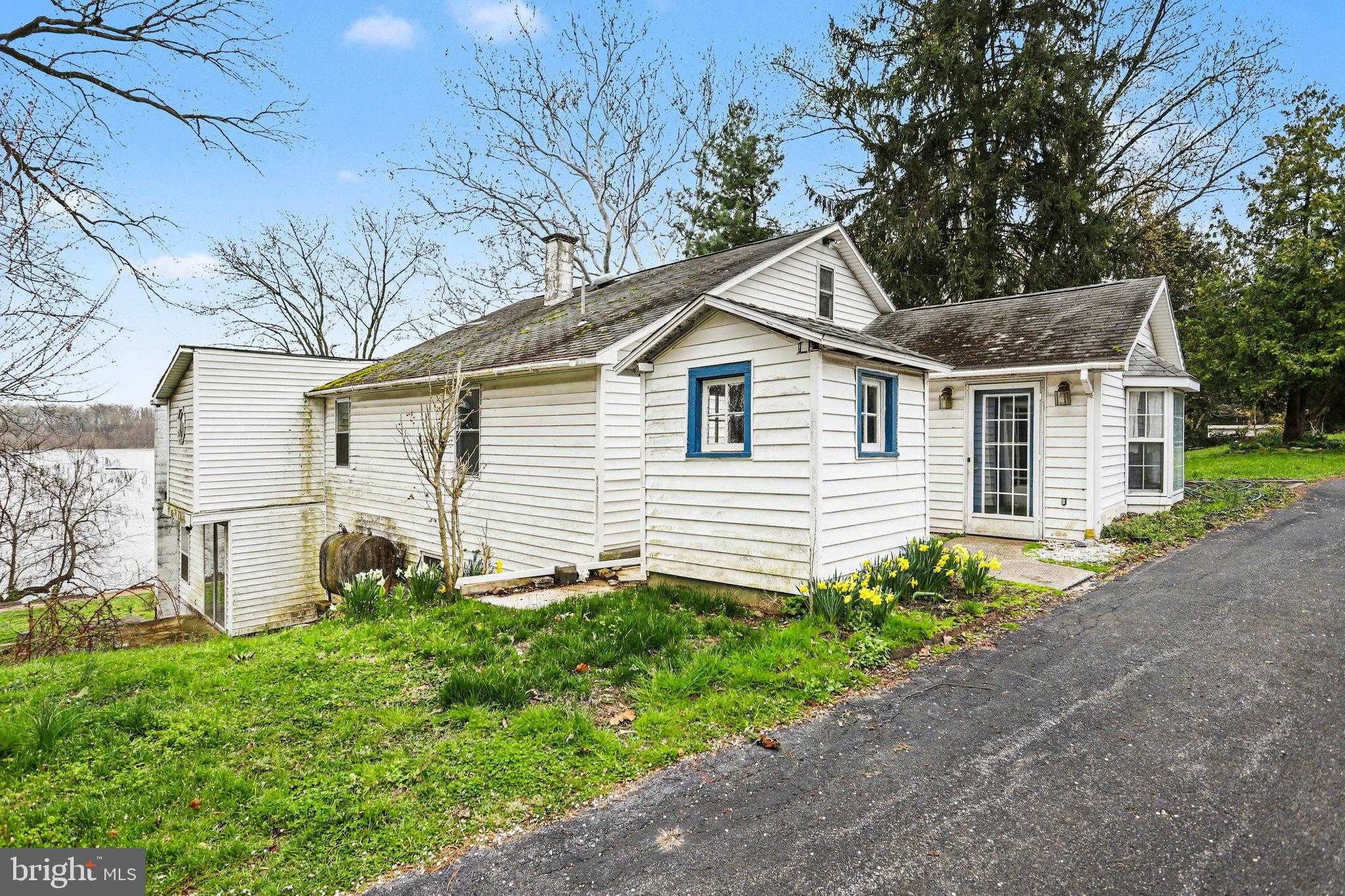 924 River Rd photo 3