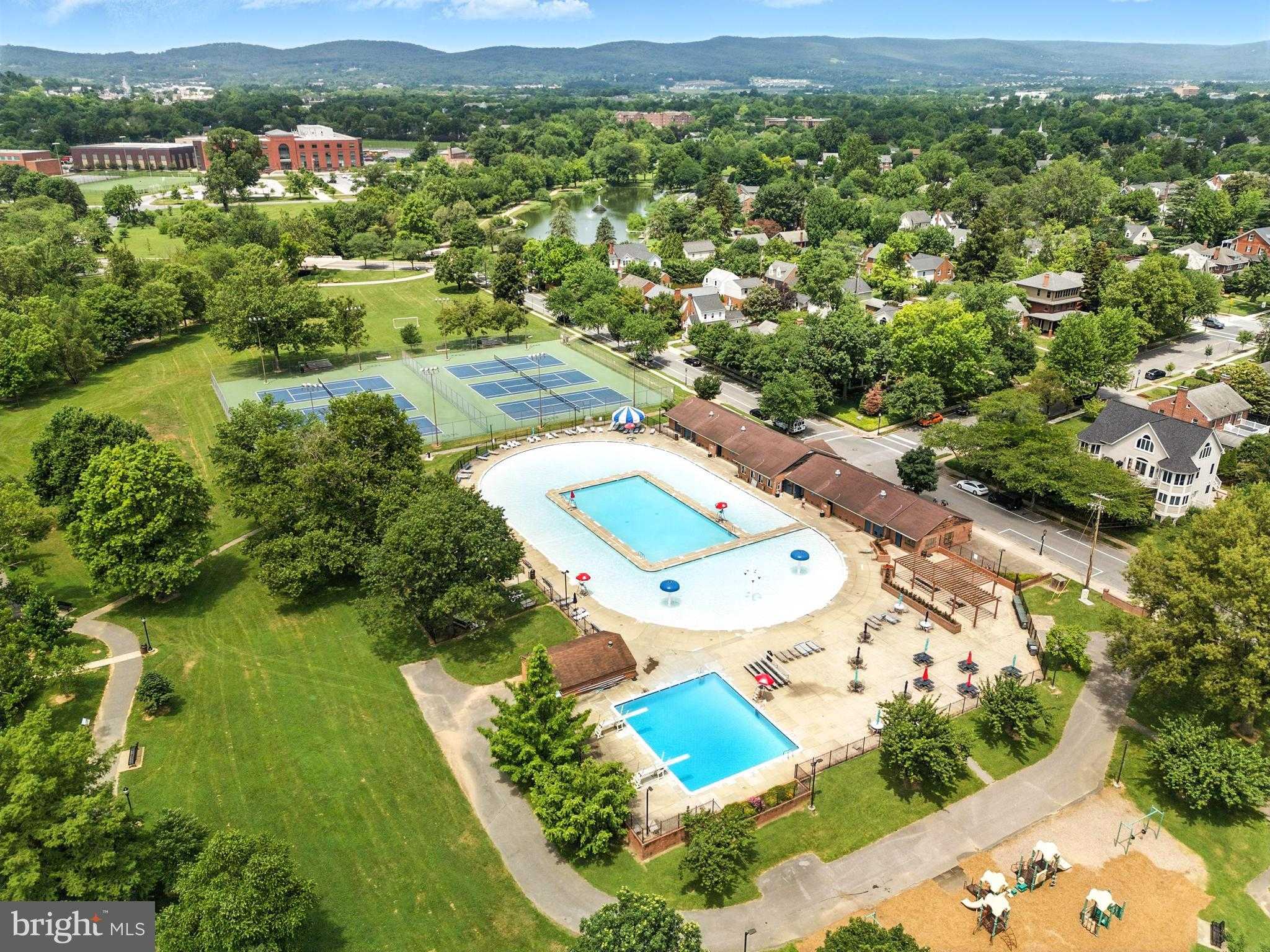 225 E 2nd St photo 115