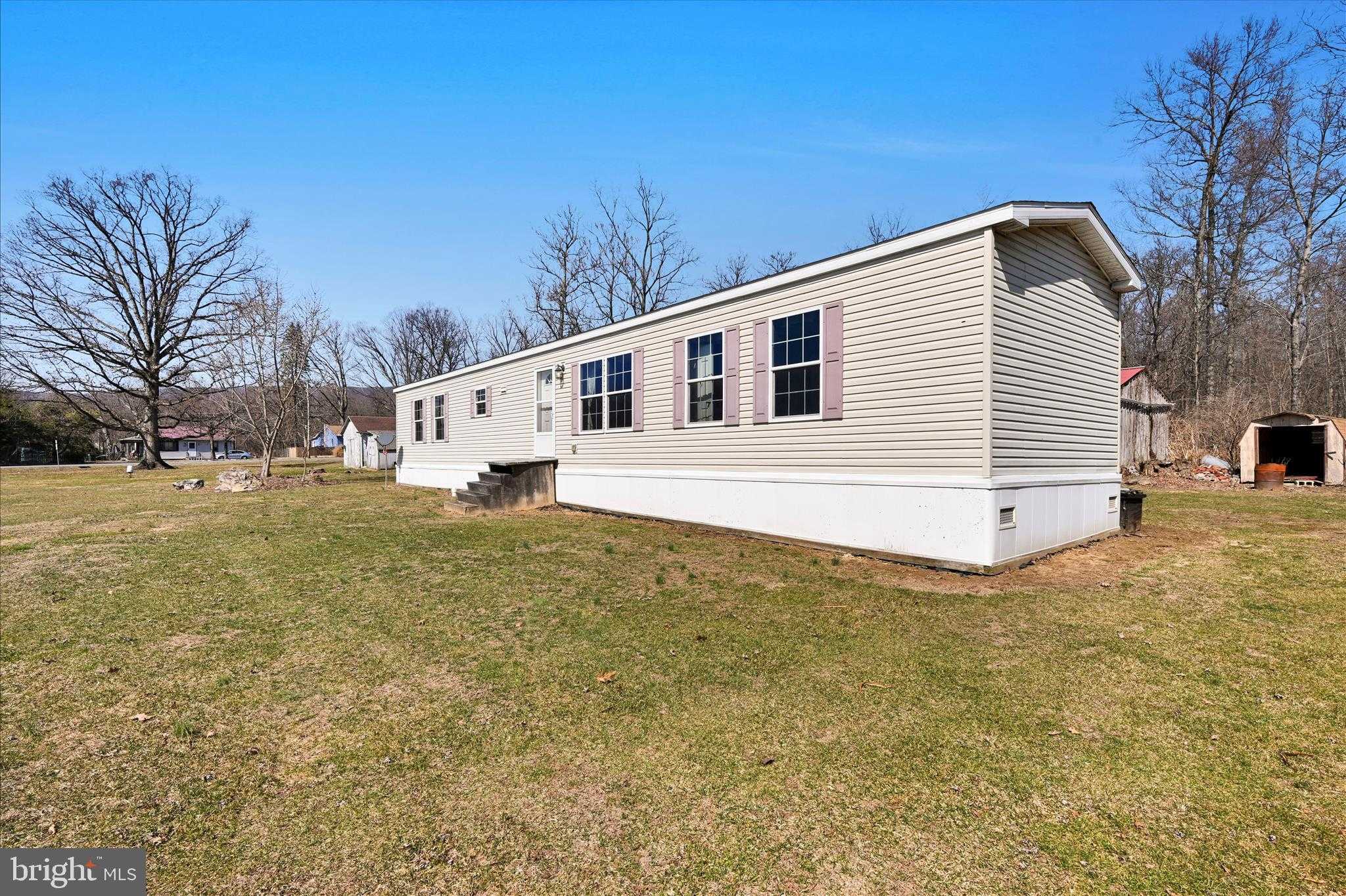 571 Schubert Rd photo 2