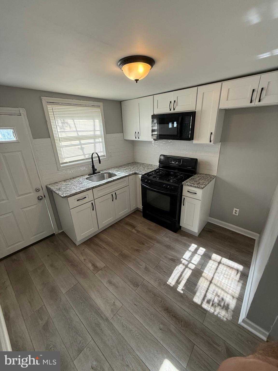 2140 E Ann St photo 2