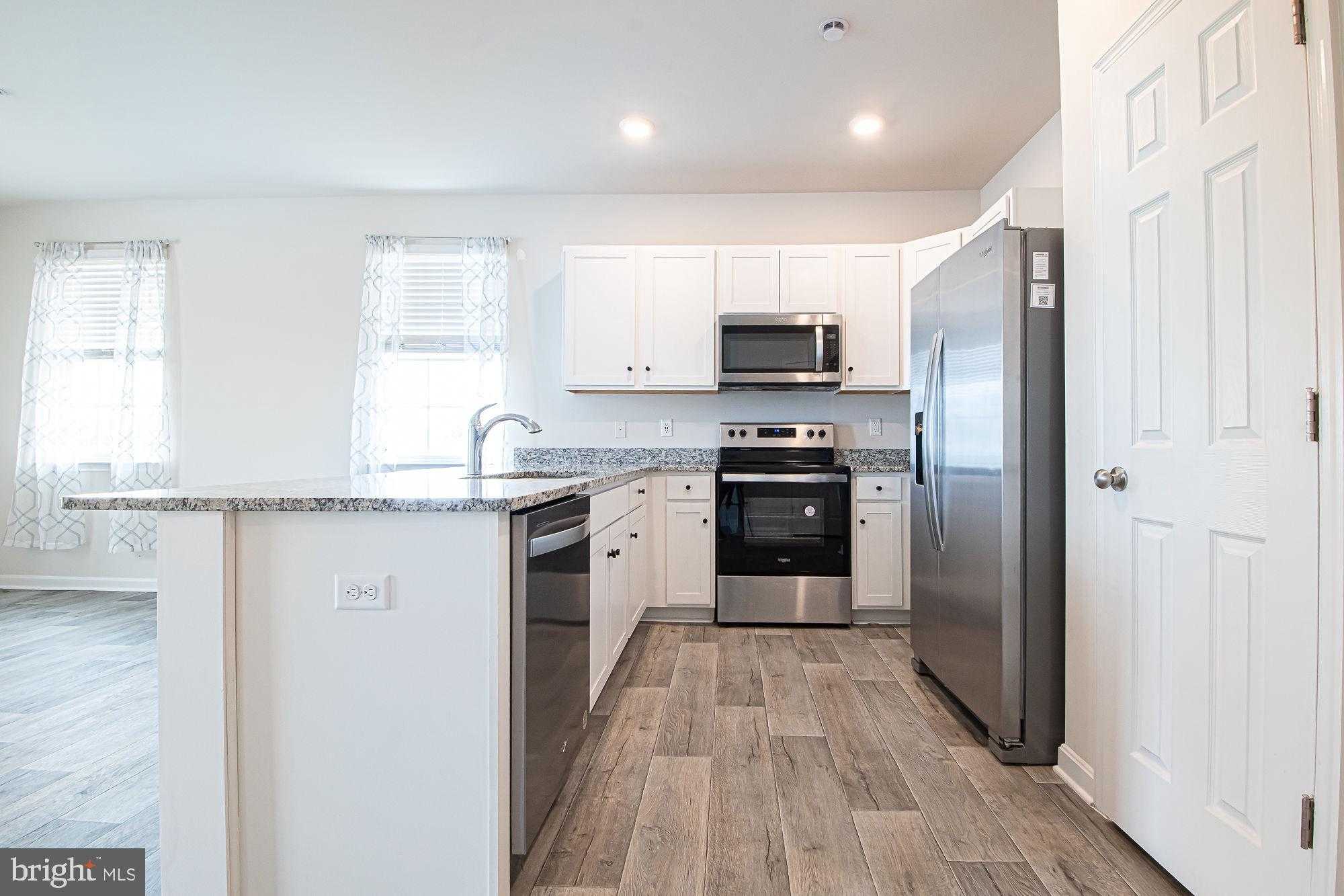 136 Baker Dr photo 3