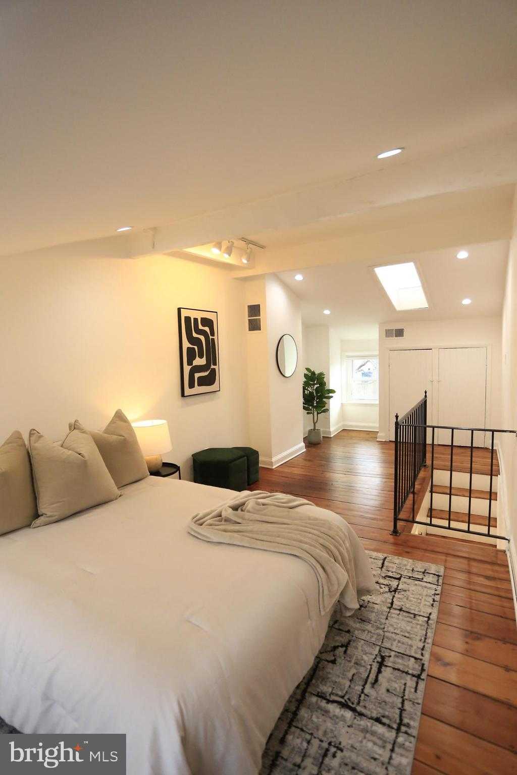 29 E Henrietta St photo 21