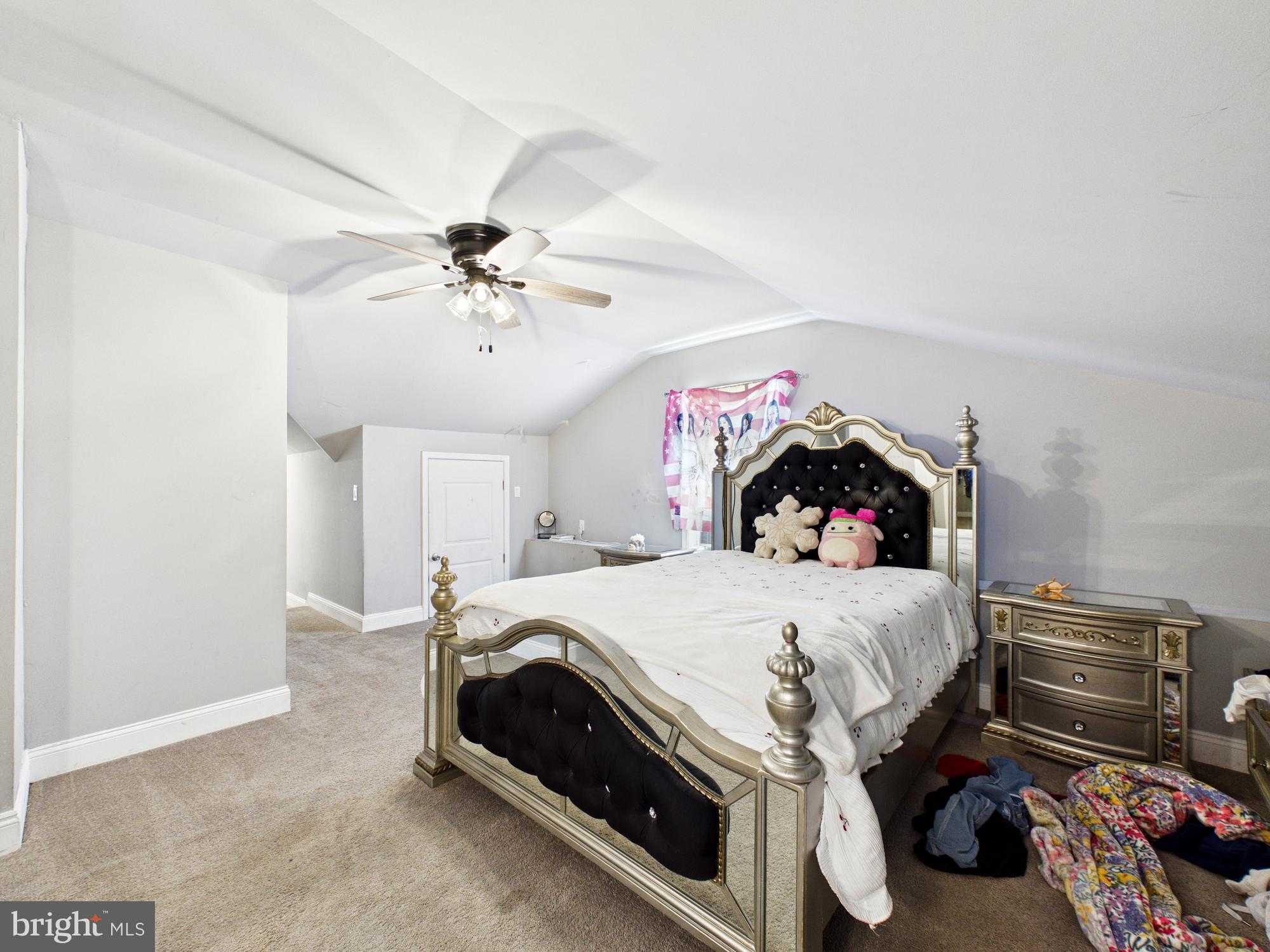 202 School St photo 24