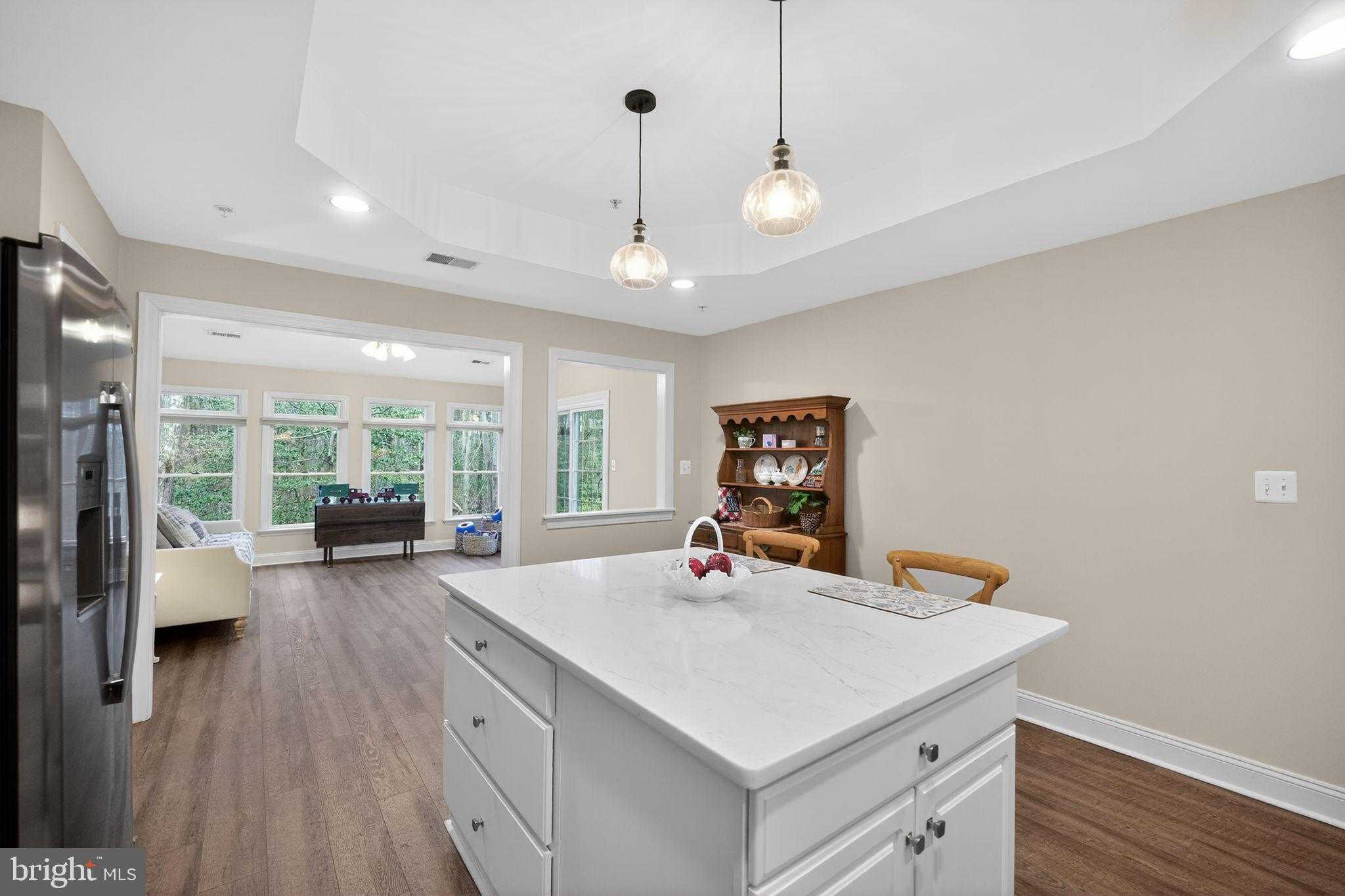 330 Colony Point Pl photo 15