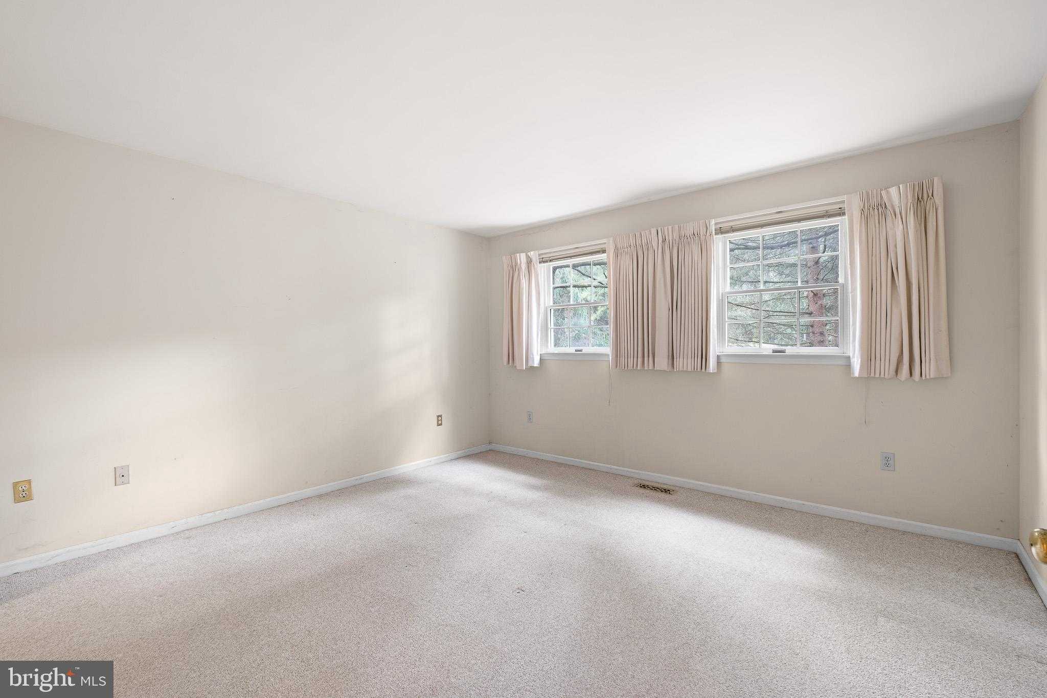 2000 Meadow Gln photo 15