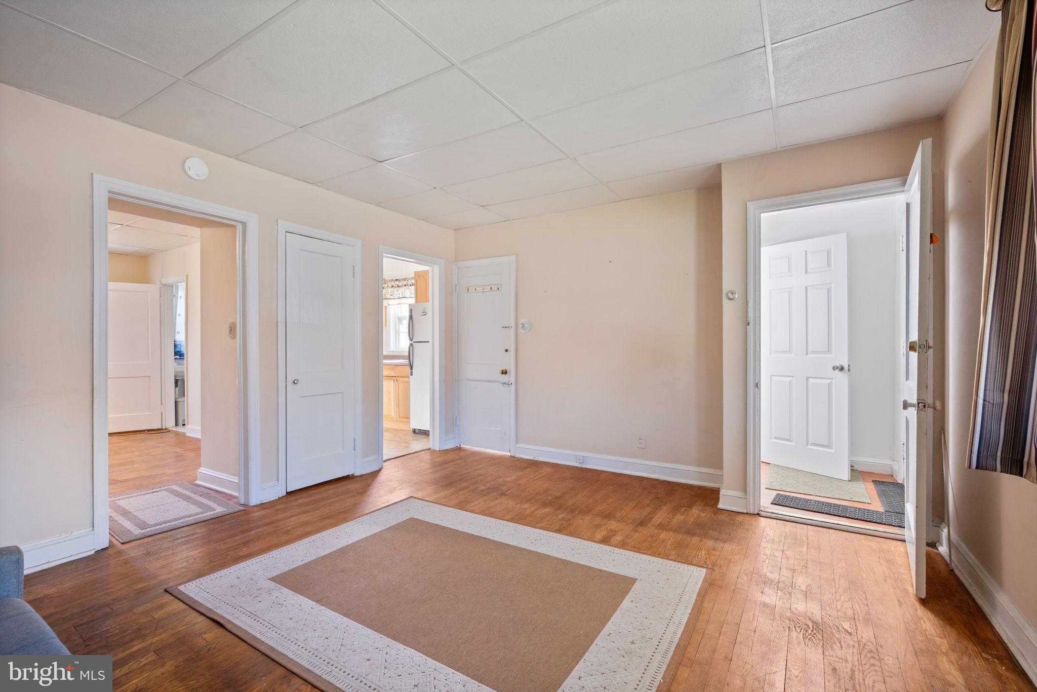 2910 Clearview Ave photo 4