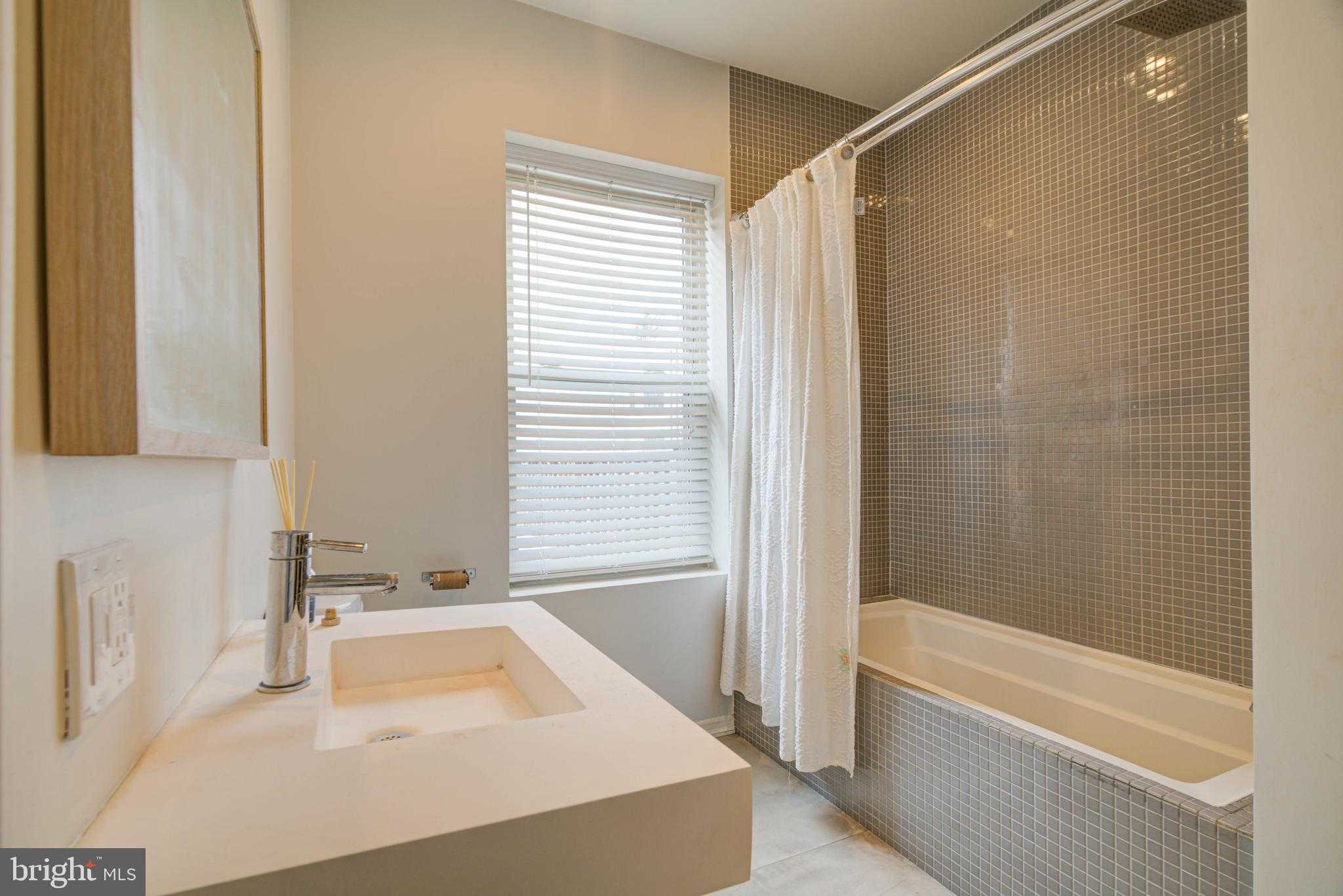 238 Fairmount Ave photo 32