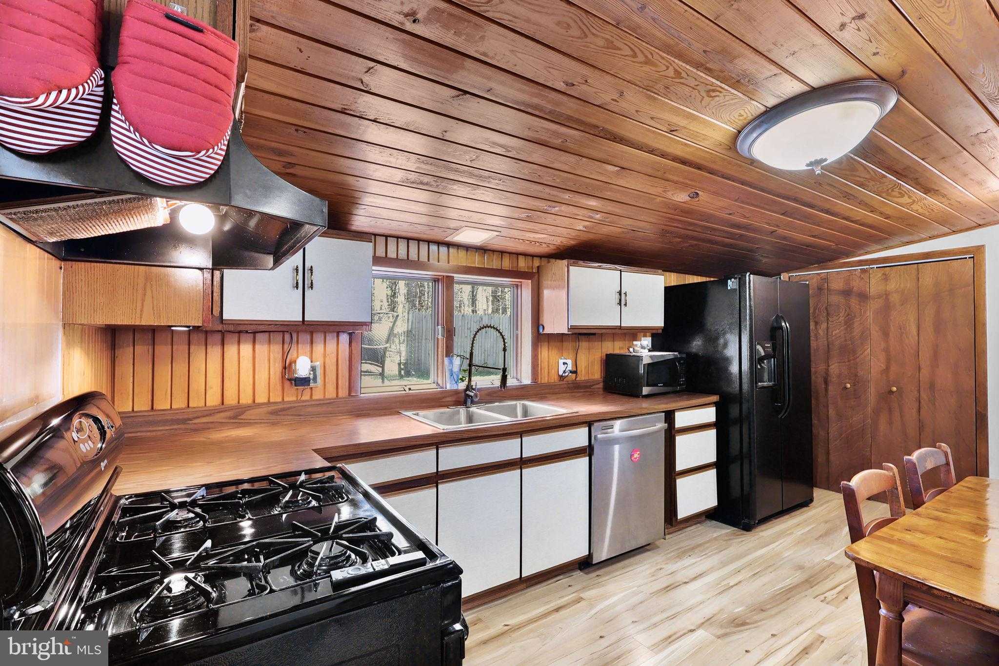 479 Hemlock Ln photo 7