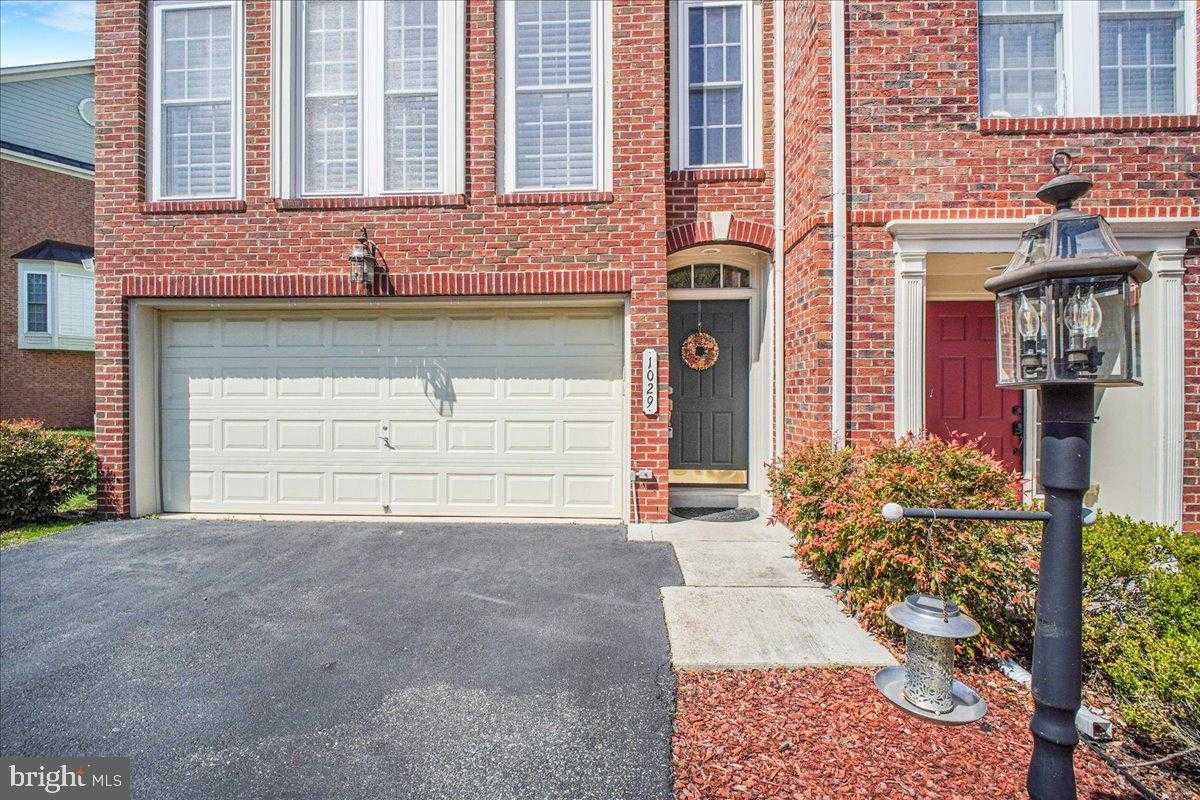 1029 Hotchkiss Pl photo 3