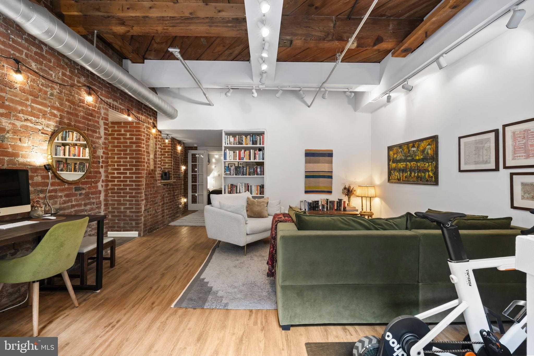 301 Race St Apt C002