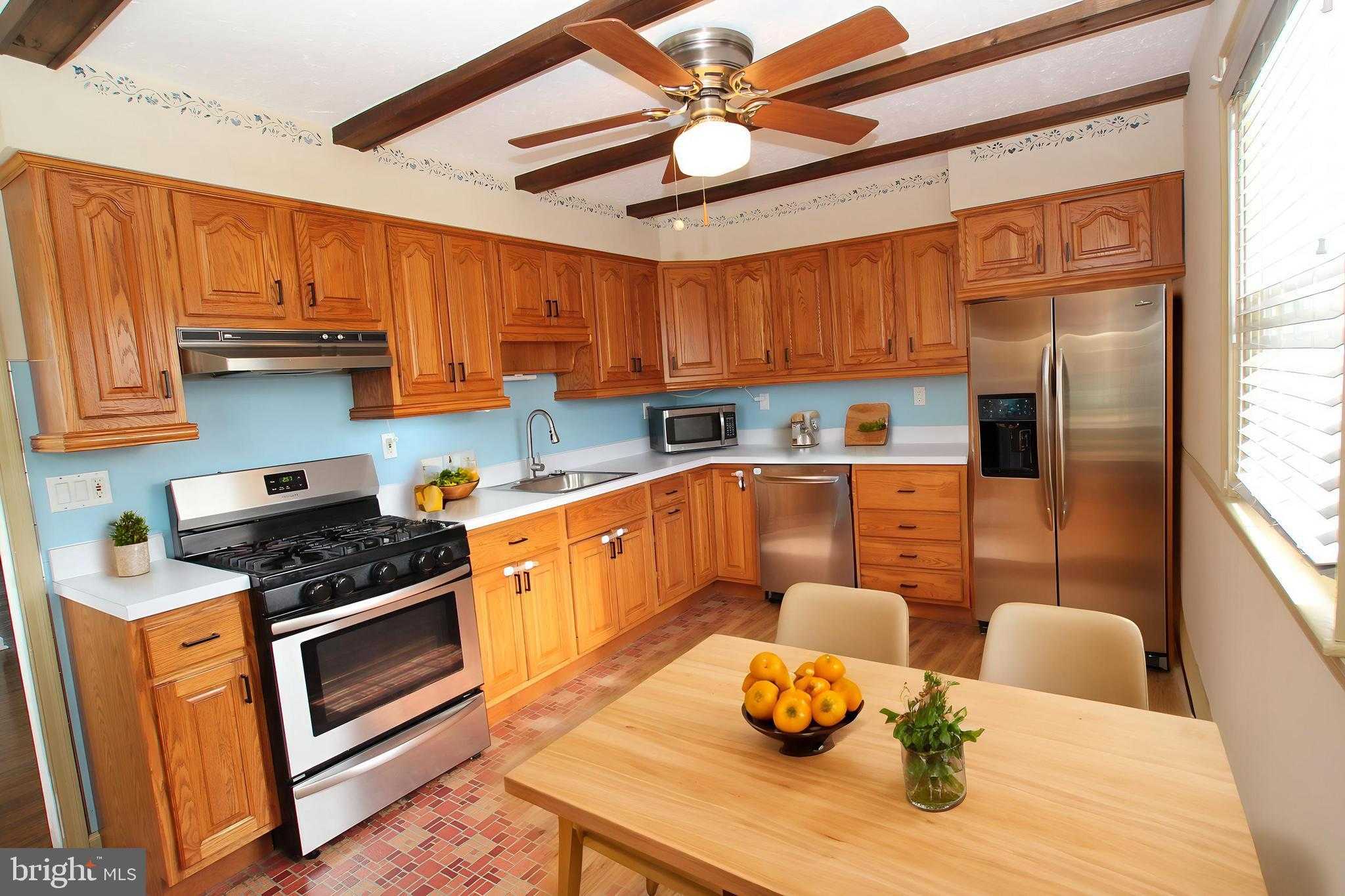 840 Bartlett St photo 5